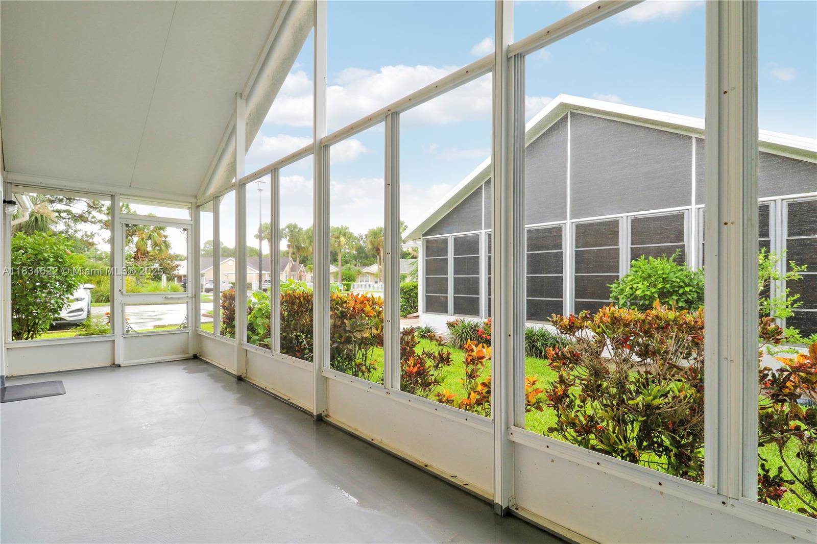 653 NW San Remo Cir, Port St. Lucie, Florida image 31