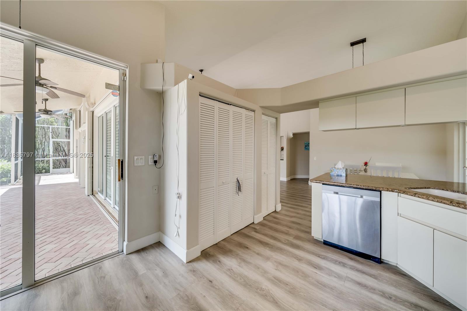 1174 Laguna Springs Dr, Weston, Florida image 12