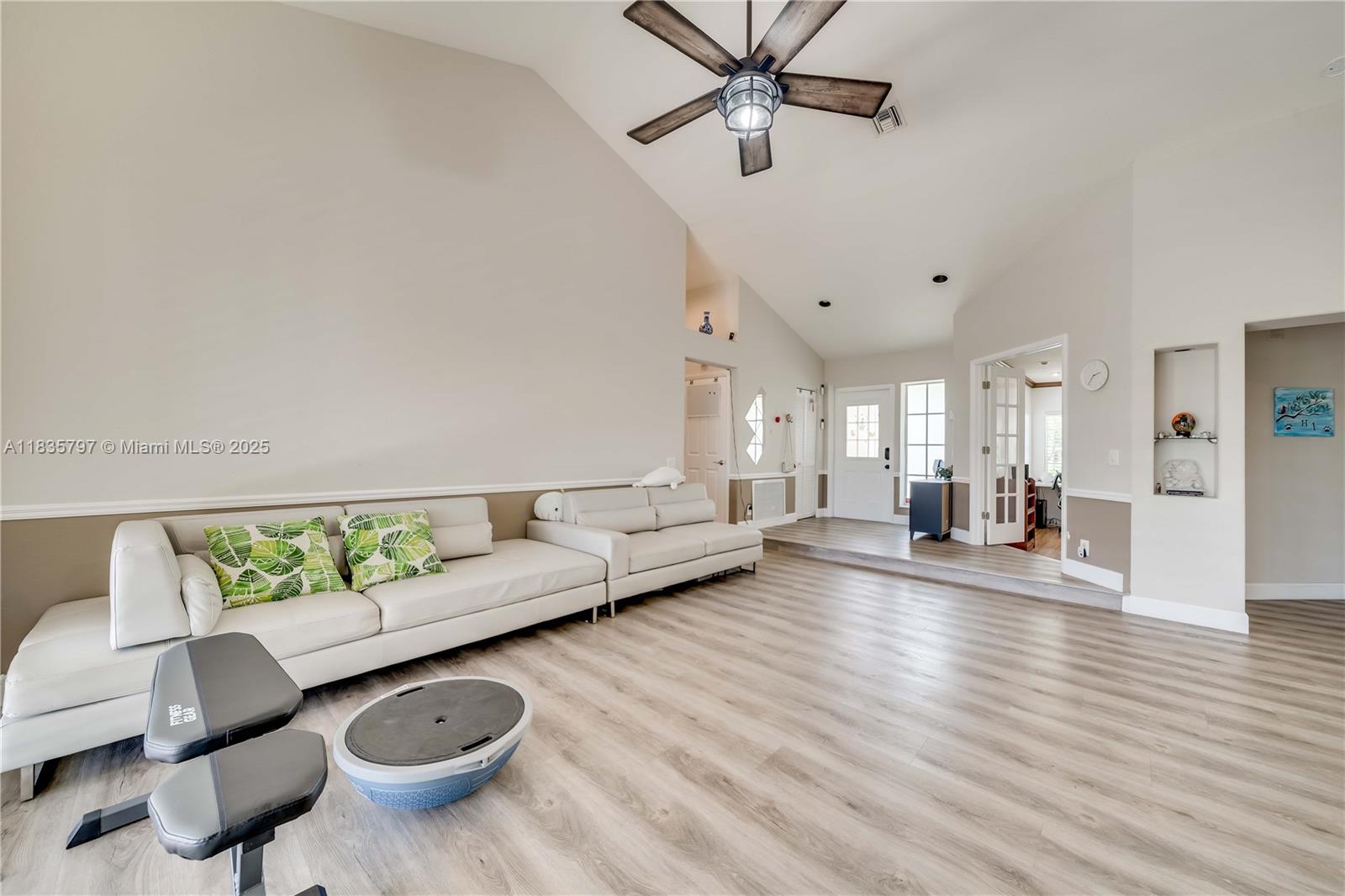1174 Laguna Springs Dr, Weston, Florida image 13