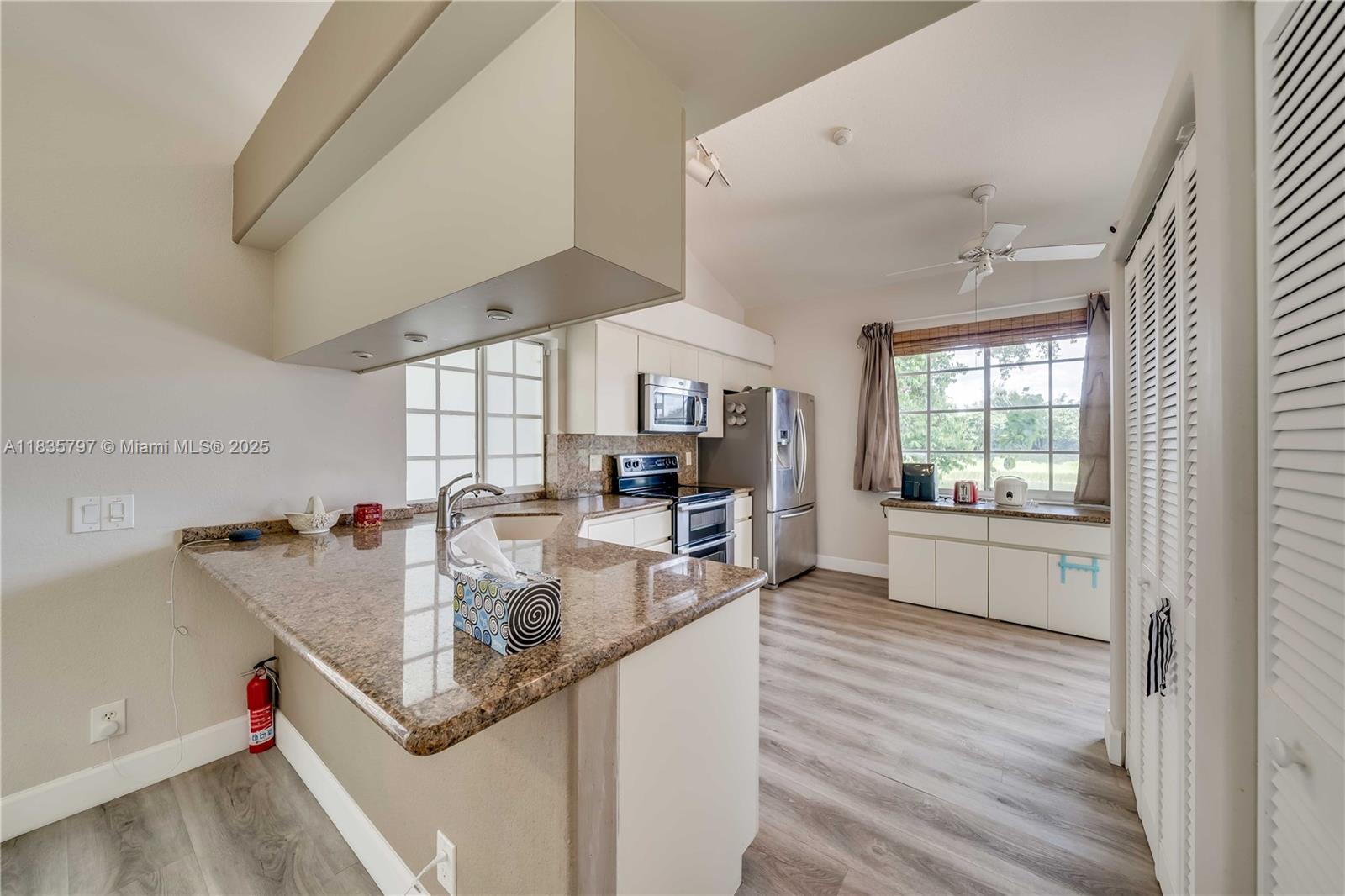 1174 Laguna Springs Dr, Weston, Florida image 14