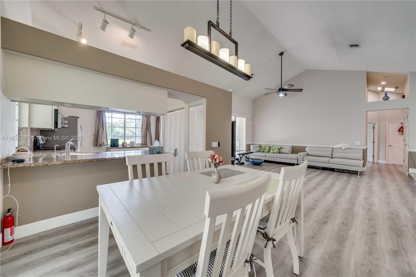1174 Laguna Springs Dr, Weston, Florida image 15
