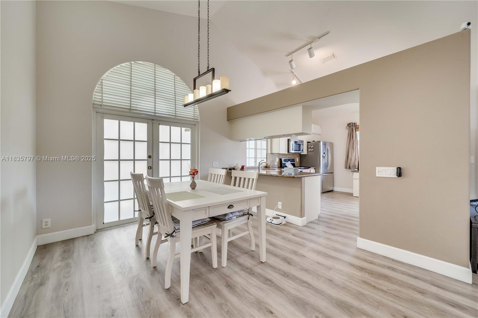 1174 Laguna Springs Dr, Weston, Florida image 7