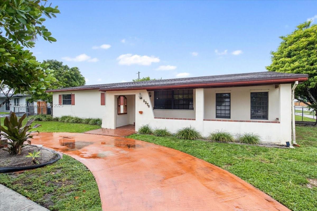 8370 SW 46th St, Miami, Florida image 2