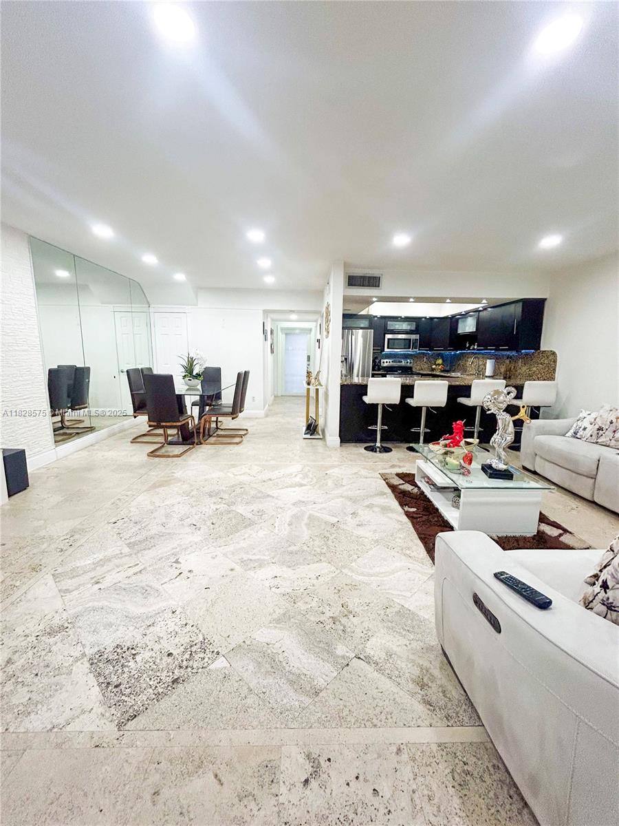 7060 W 2nd Way #7060, Hialeah, Florida image 4