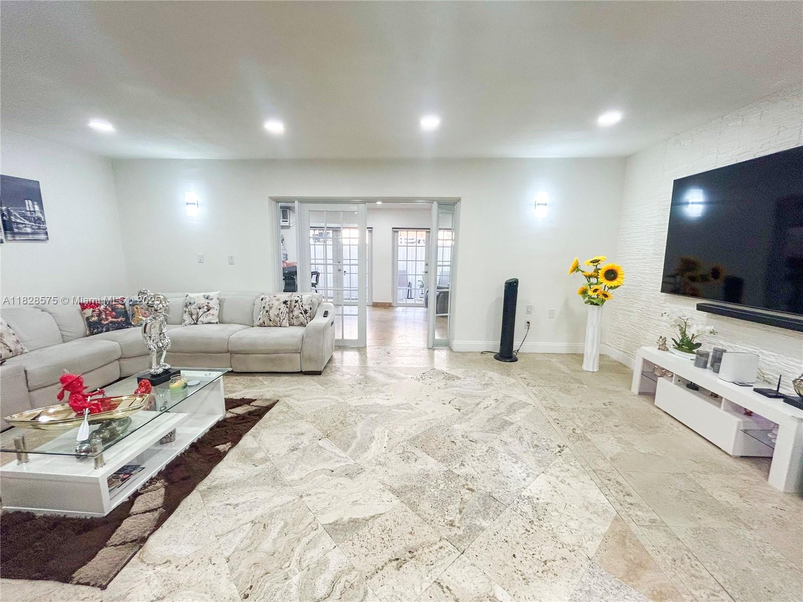 7060 W 2nd Way #7060, Hialeah, Florida image 6