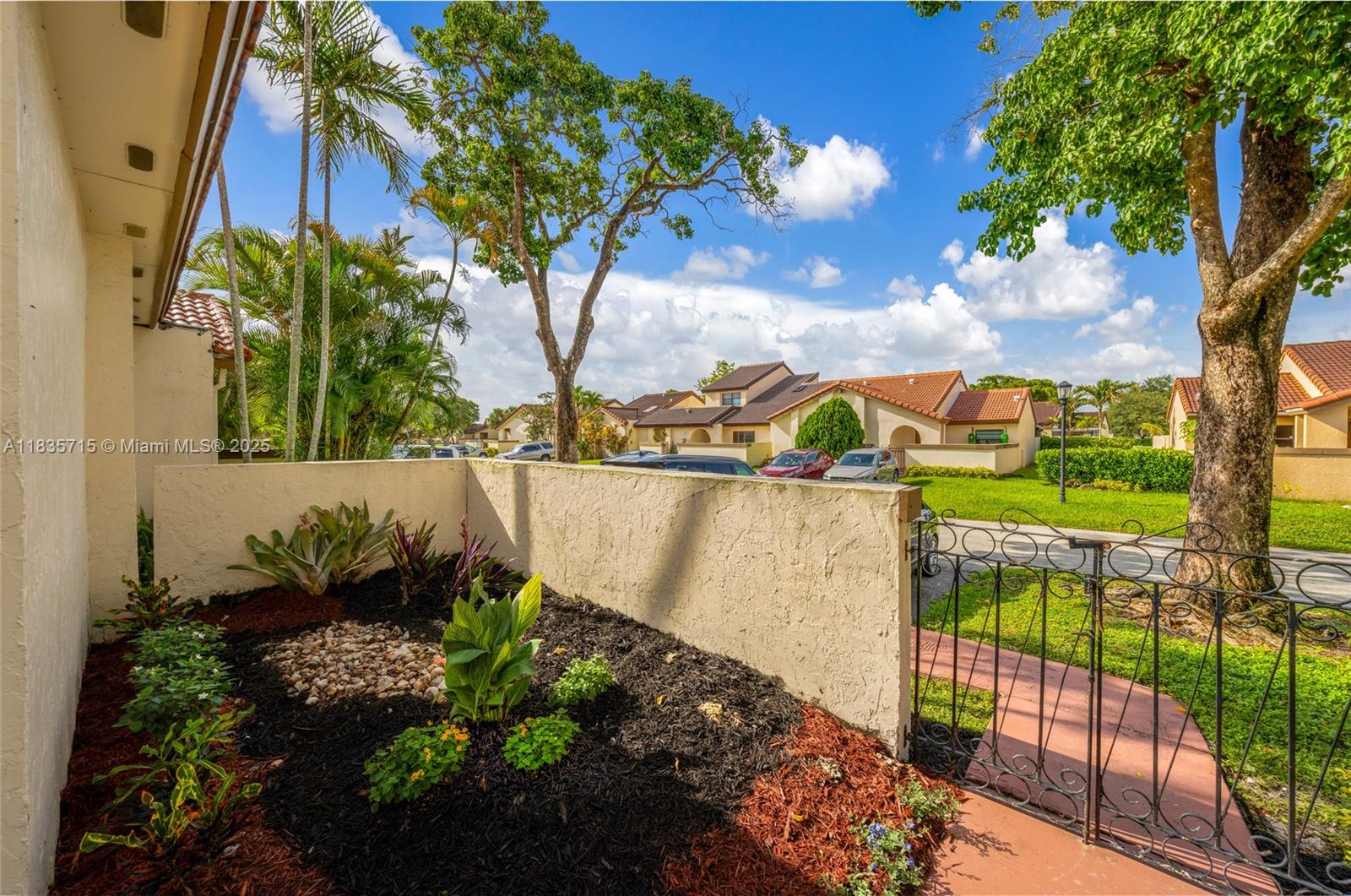6637 NW 181st Ln, Hialeah, Florida image 3