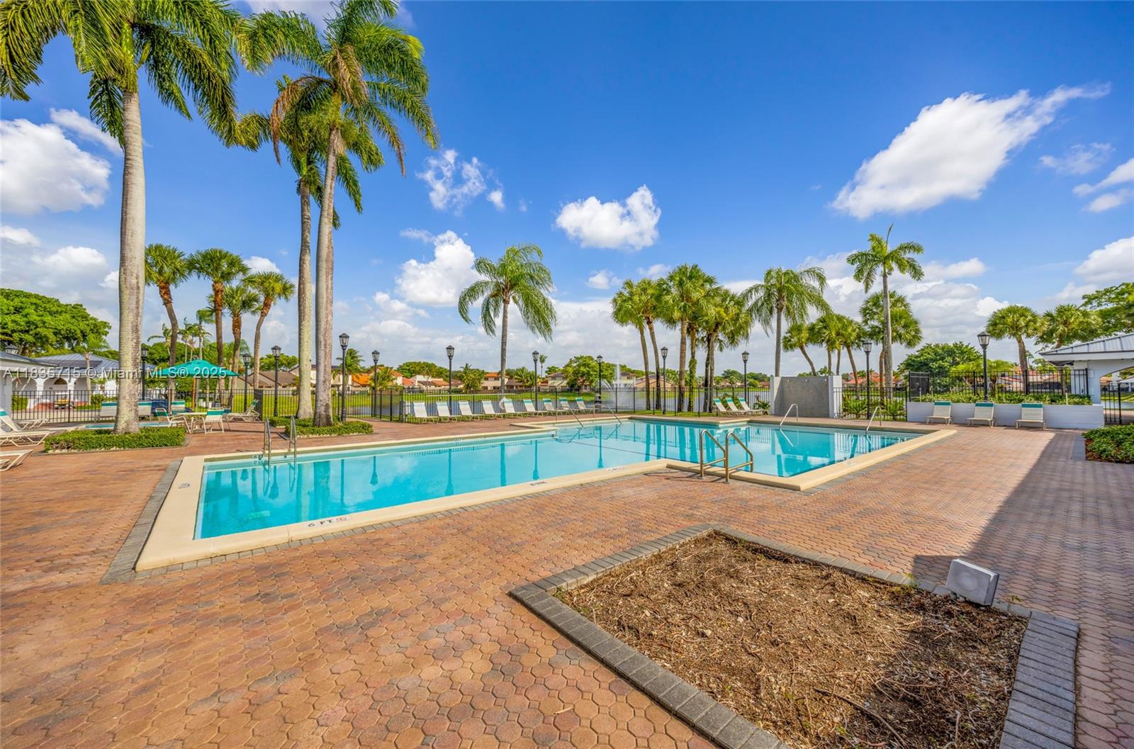6637 NW 181st Ln, Hialeah, Florida image 35