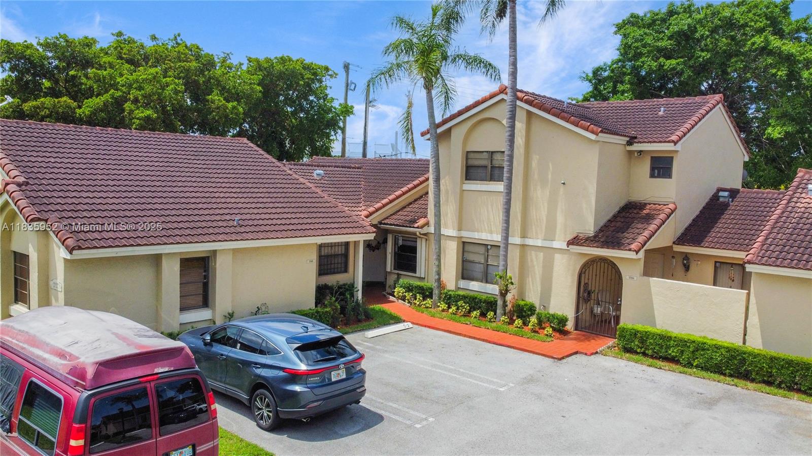 17012 NW 66th Ct, Hialeah, Florida image 2
