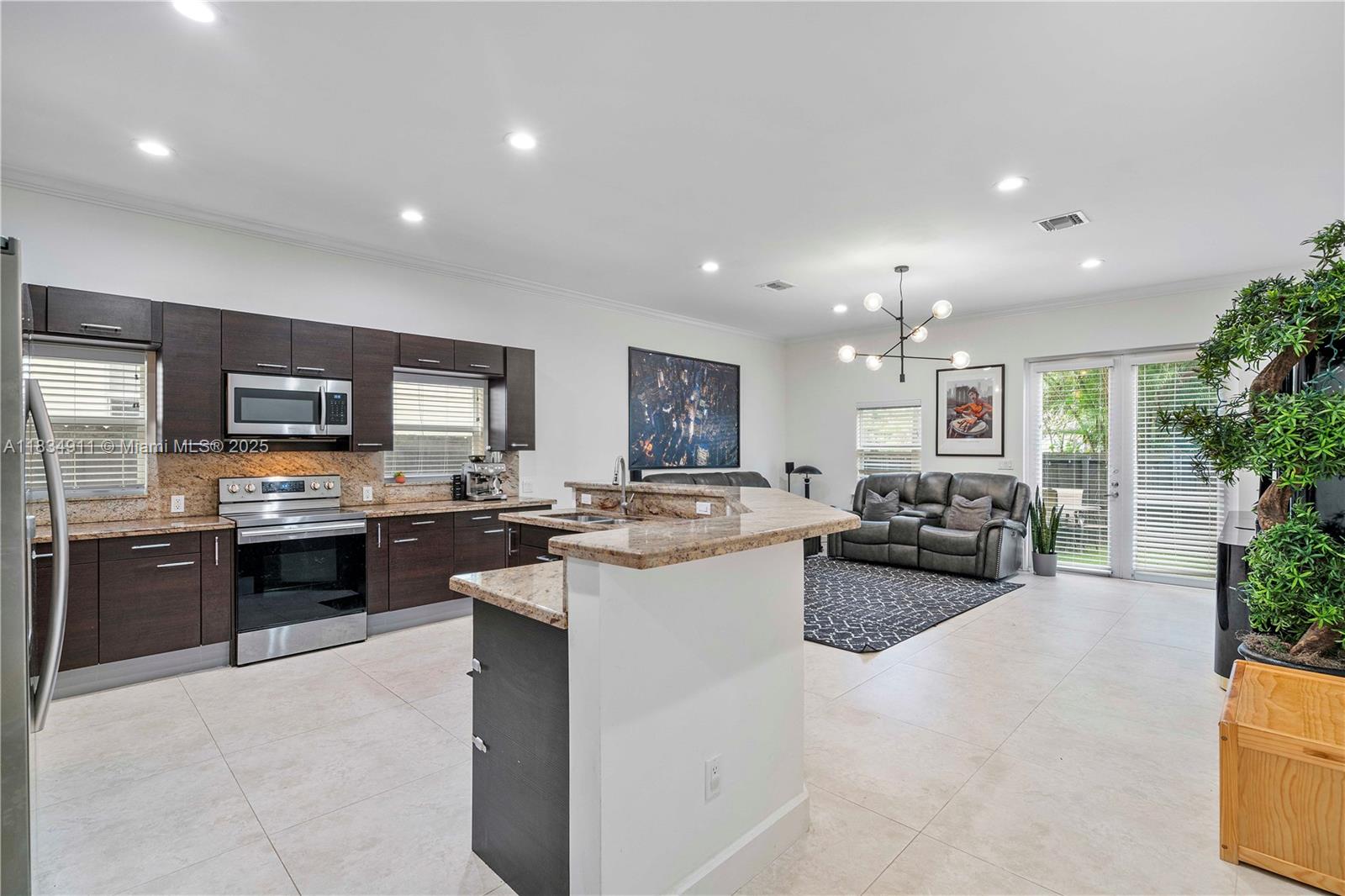 217 SW 11th St, Fort Lauderdale, Florida image 10