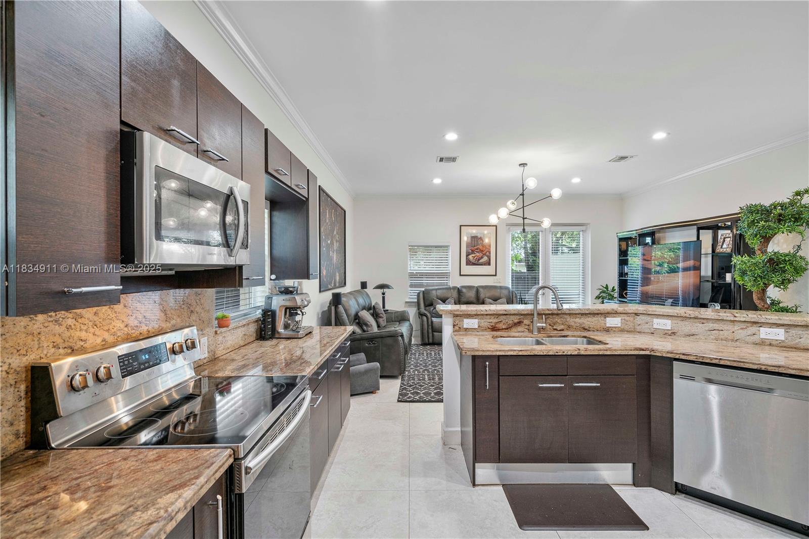 217 SW 11th St, Fort Lauderdale, Florida image 13