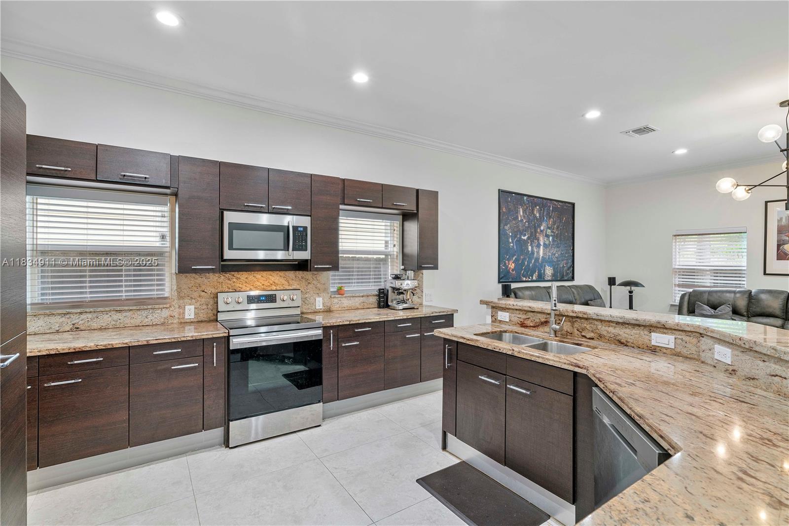 217 SW 11th St, Fort Lauderdale, Florida image 4