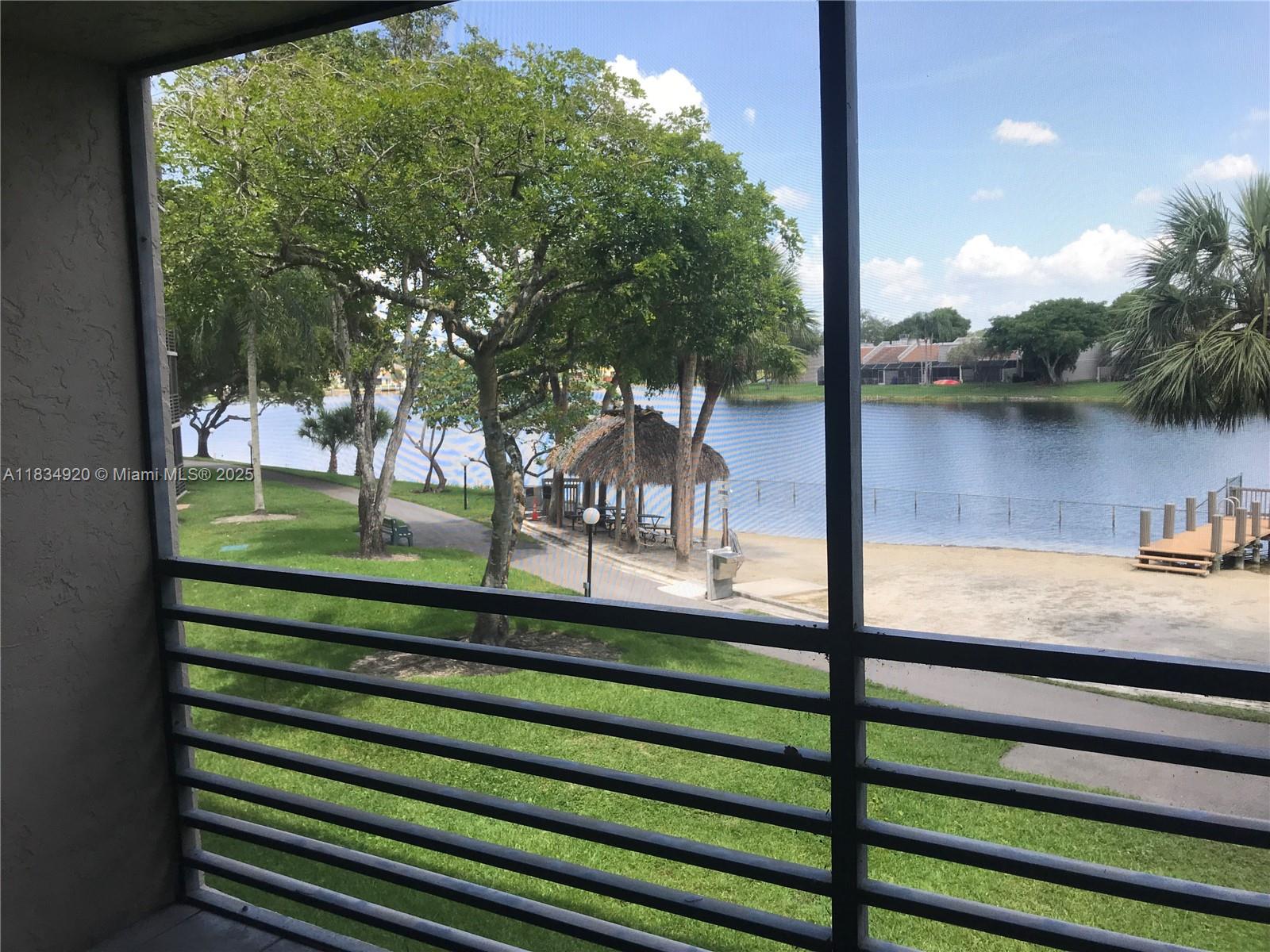1101 Colony Point Cir #206, Pembroke Pines, Florida image 3