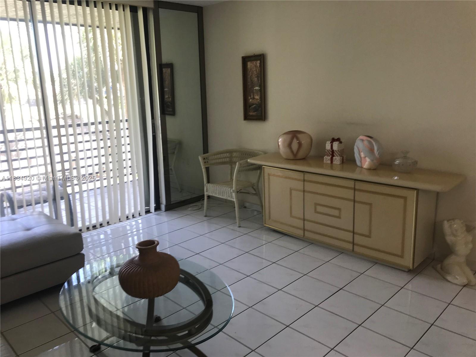 1101 Colony Point Cir #206, Pembroke Pines, Florida image 6