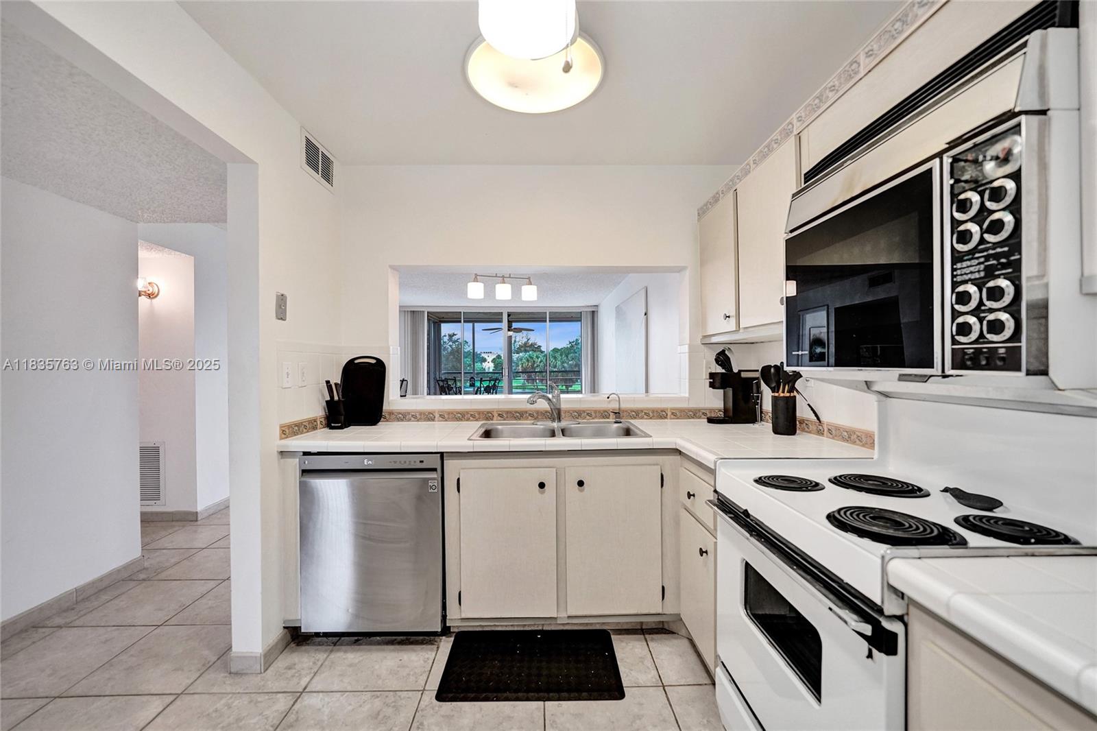 1911 Sabal Palm Dr #304, Davie, Florida image 5