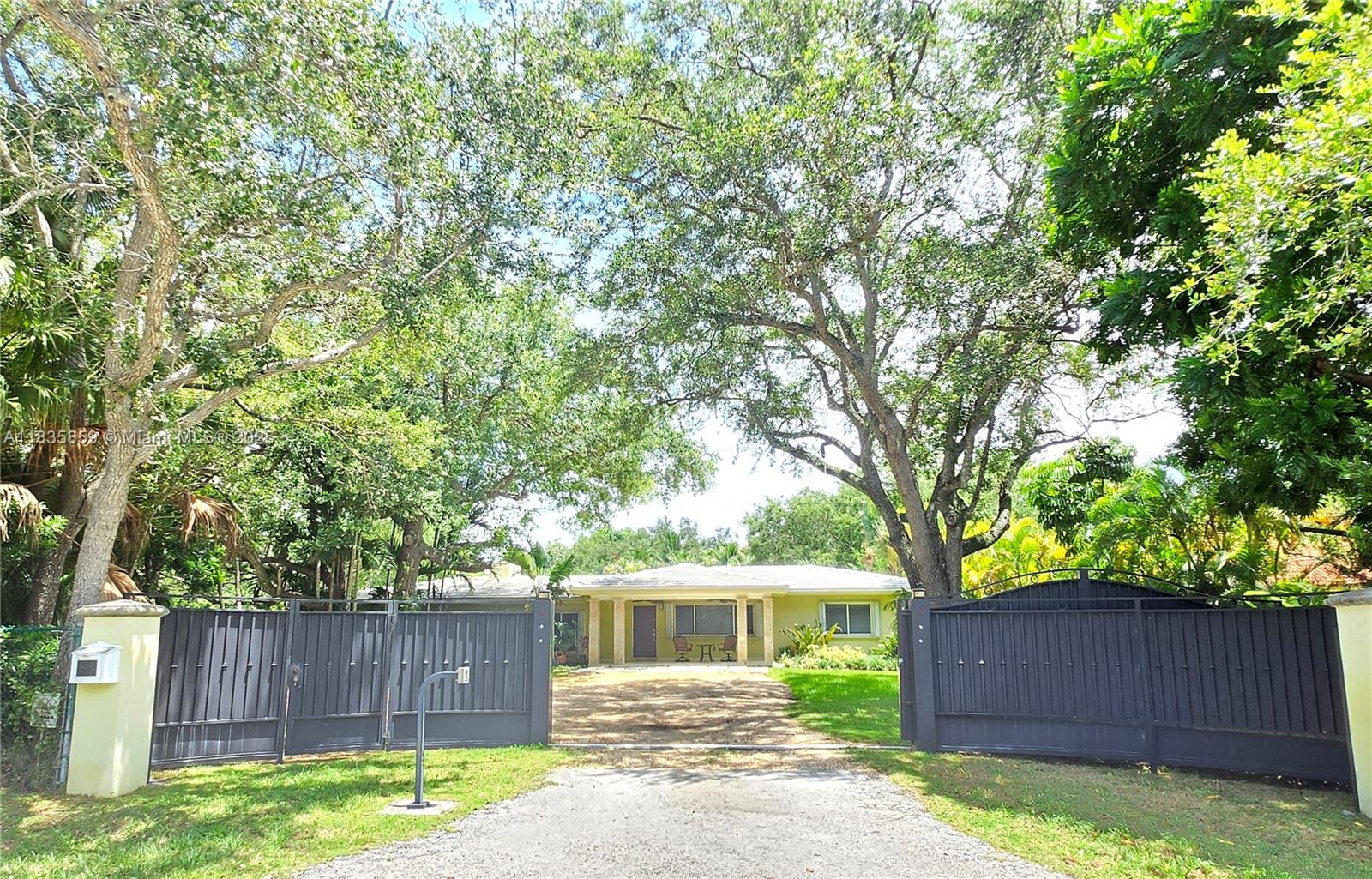 7895 SW 122nd St, Pinecrest, Florida image 2