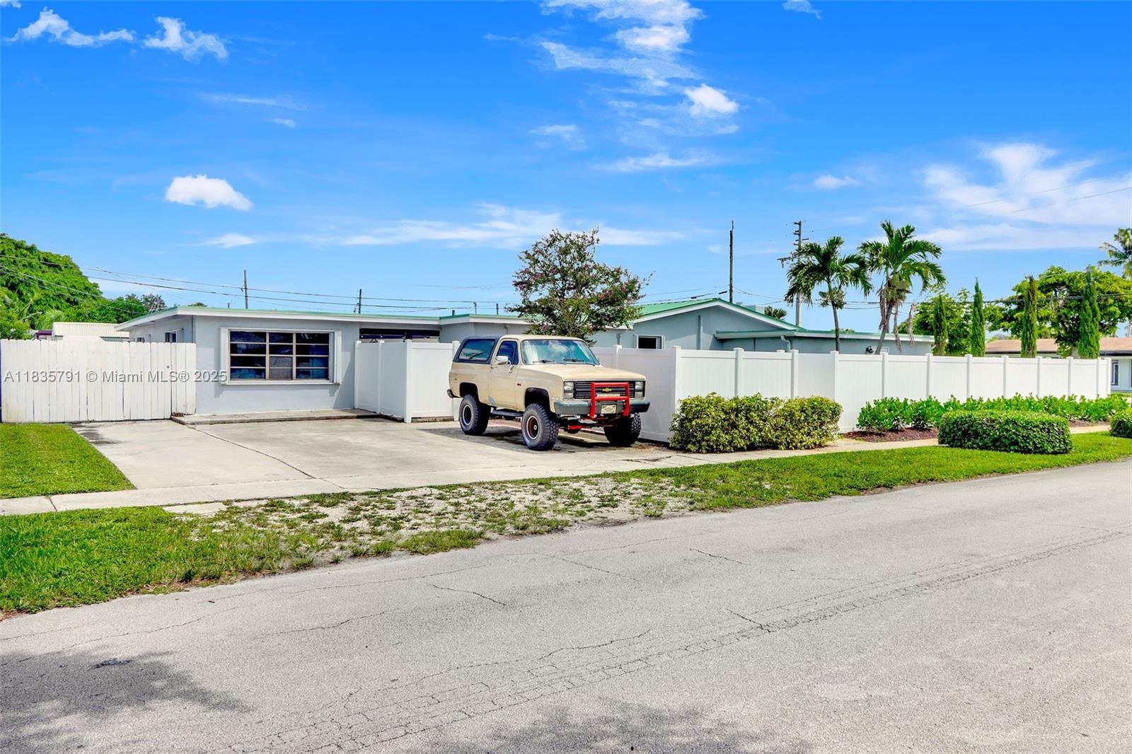 3511 Fairfax Dr, Fort Lauderdale, Florida image 3