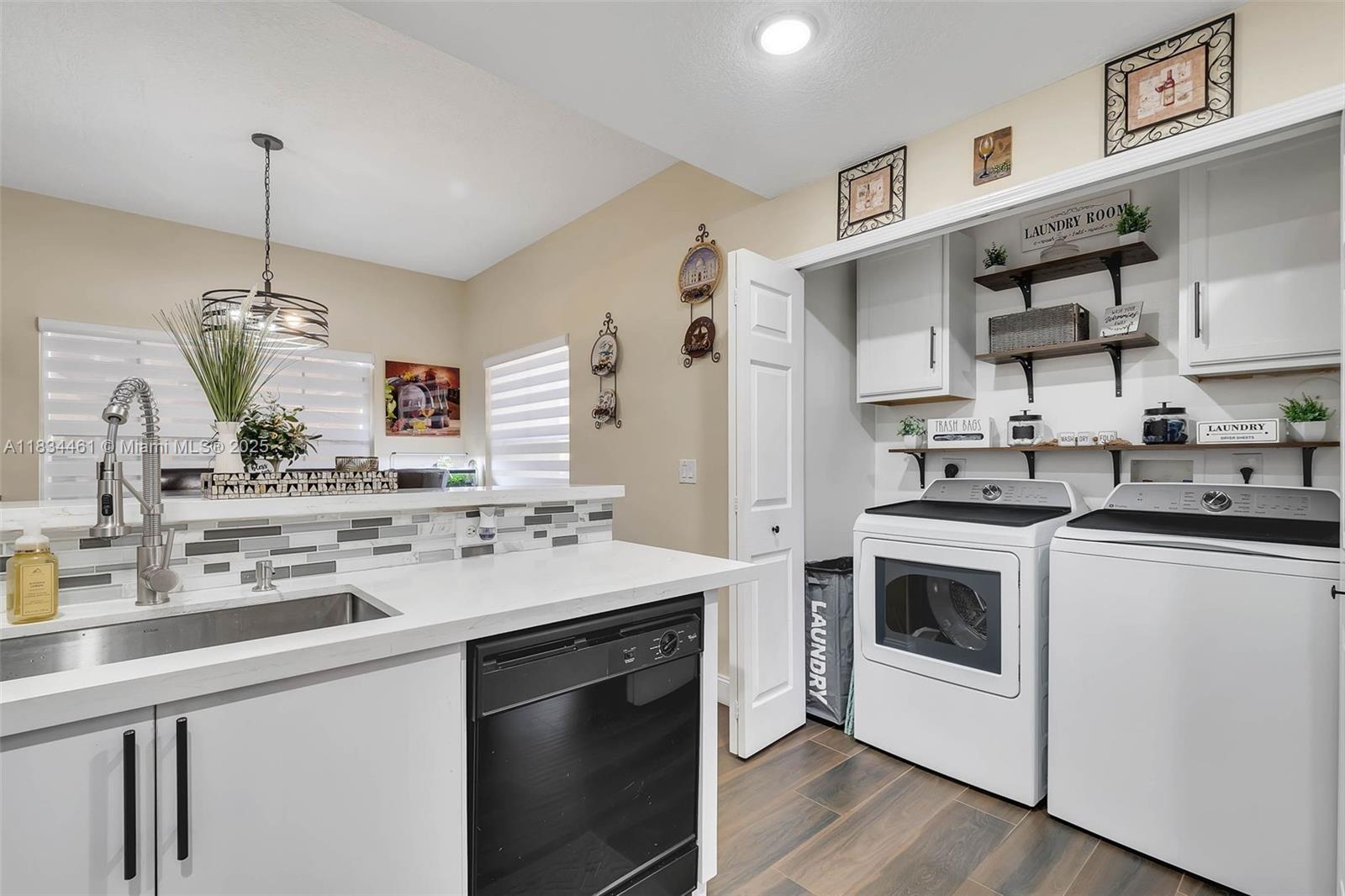 8511 NW 141st Ter #402, Miami Lakes, Florida image 12