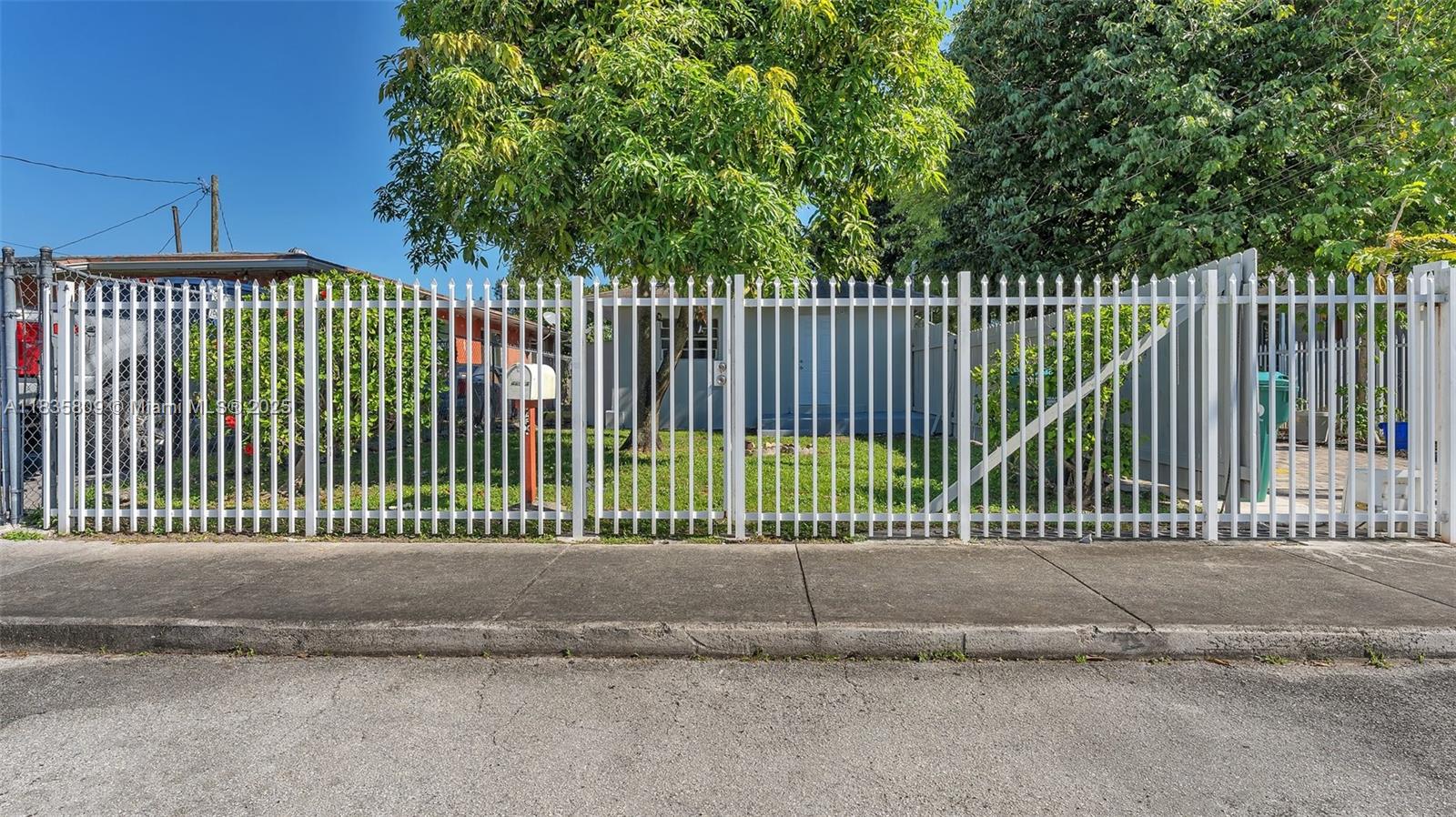 Property photo # 0