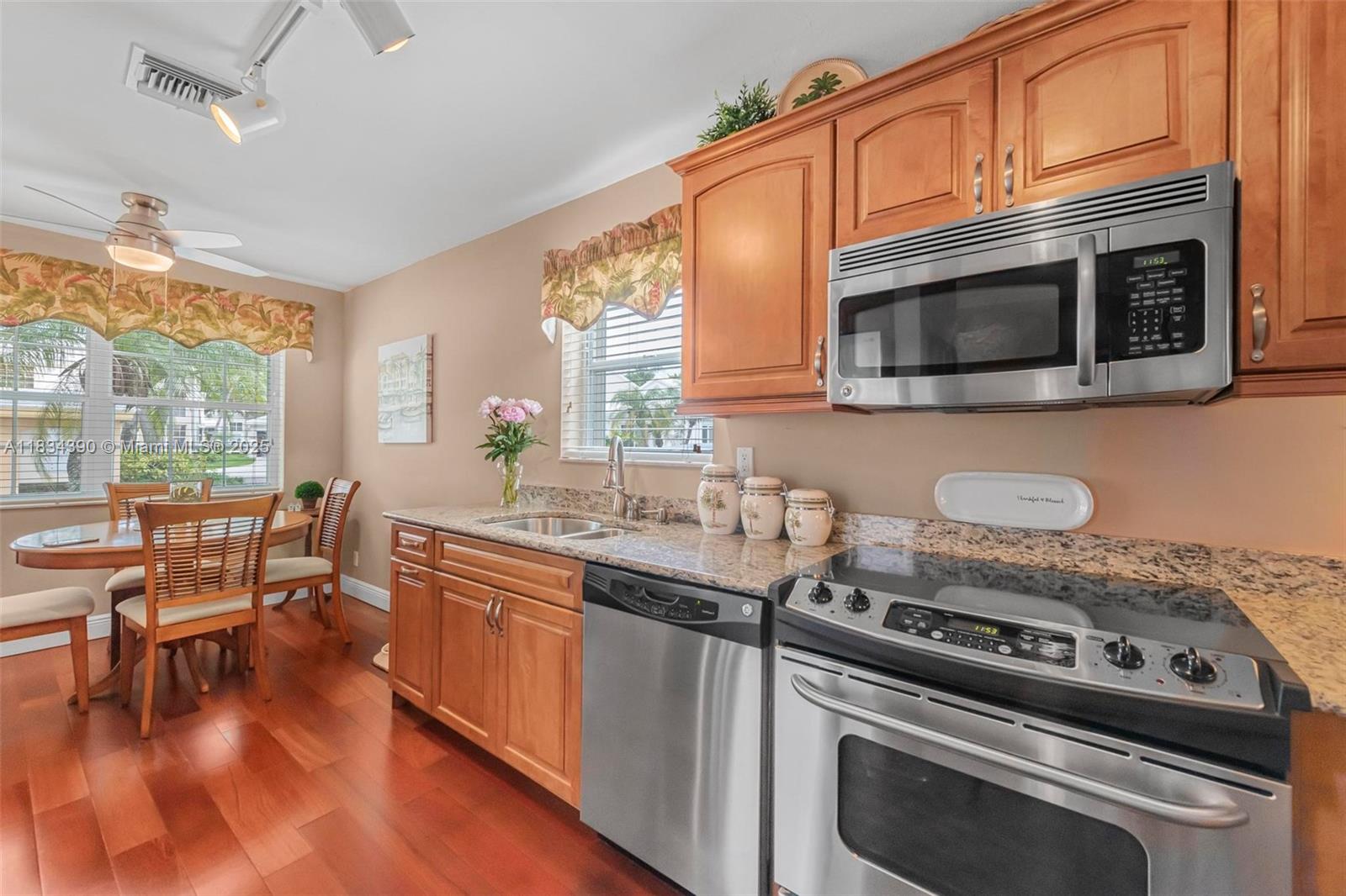 9614 NW 8th Cir, Plantation, Florida image 9