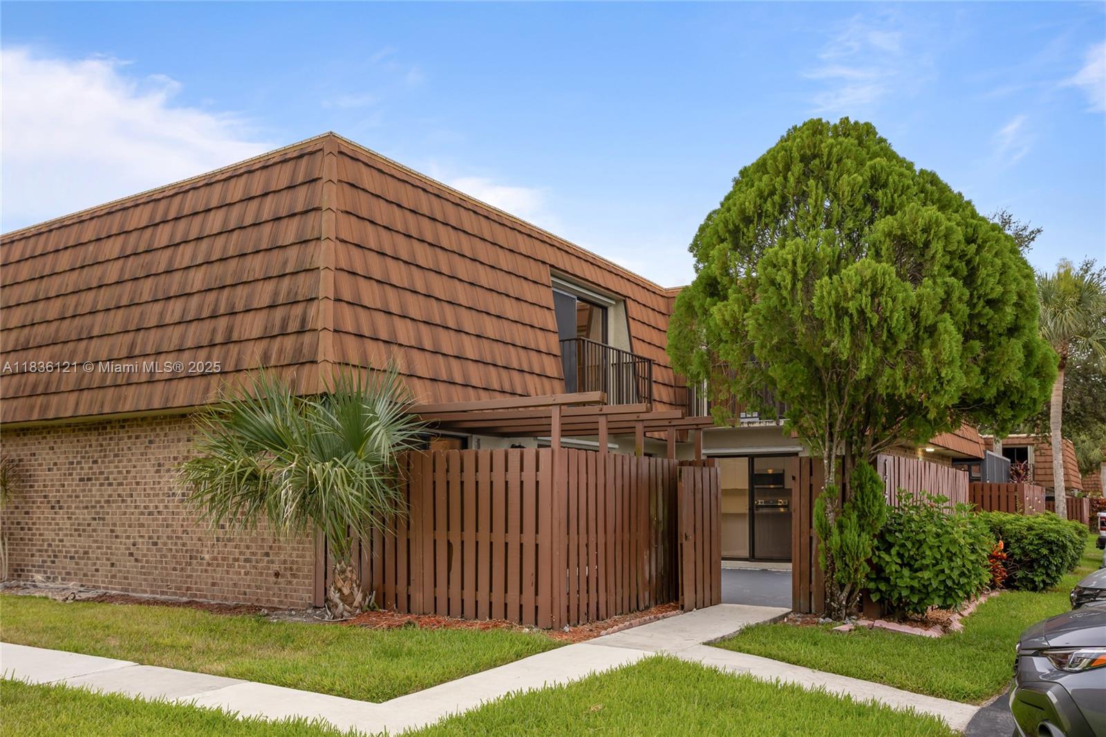 1170 SW 118th Ter, Davie, Florida image 1