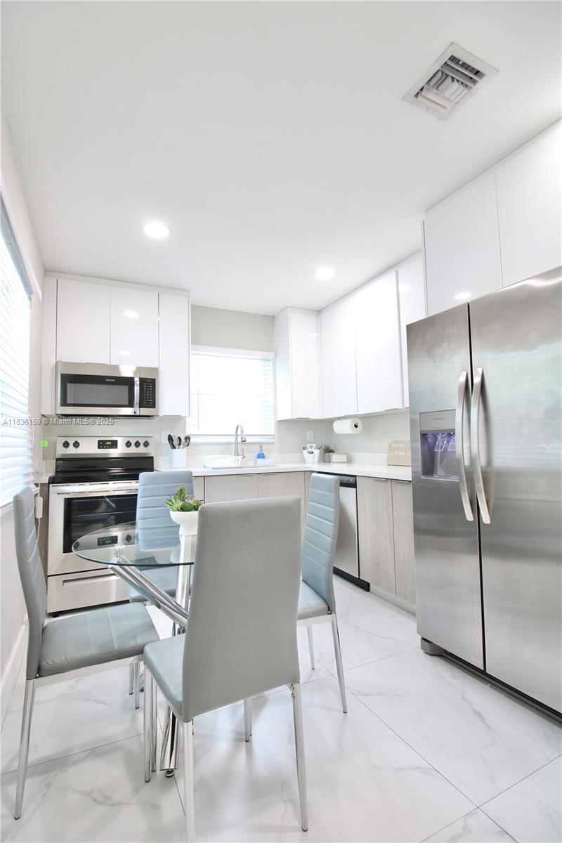 1226 NW 103rd St, Miami, Florida image 4