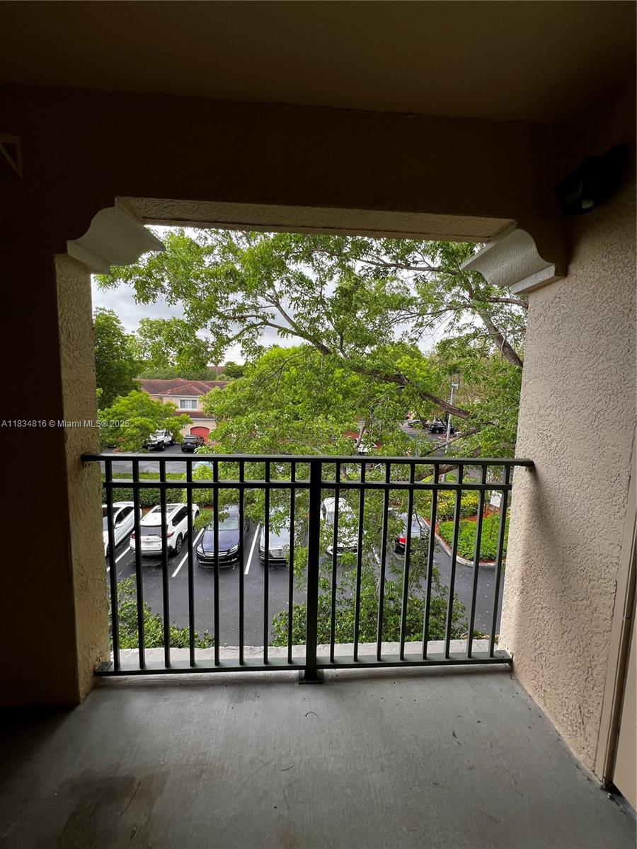 2548 Centergate Dr #301, Miramar, Florida image 6
