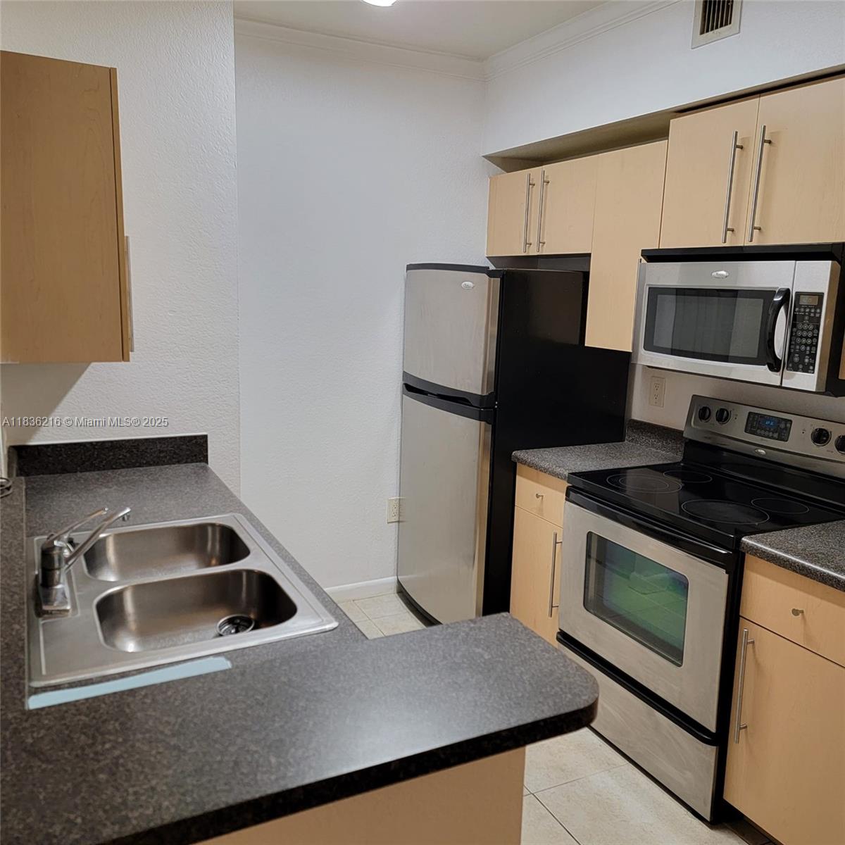 2564 Centergate Dr #204, Miramar, Florida image 17