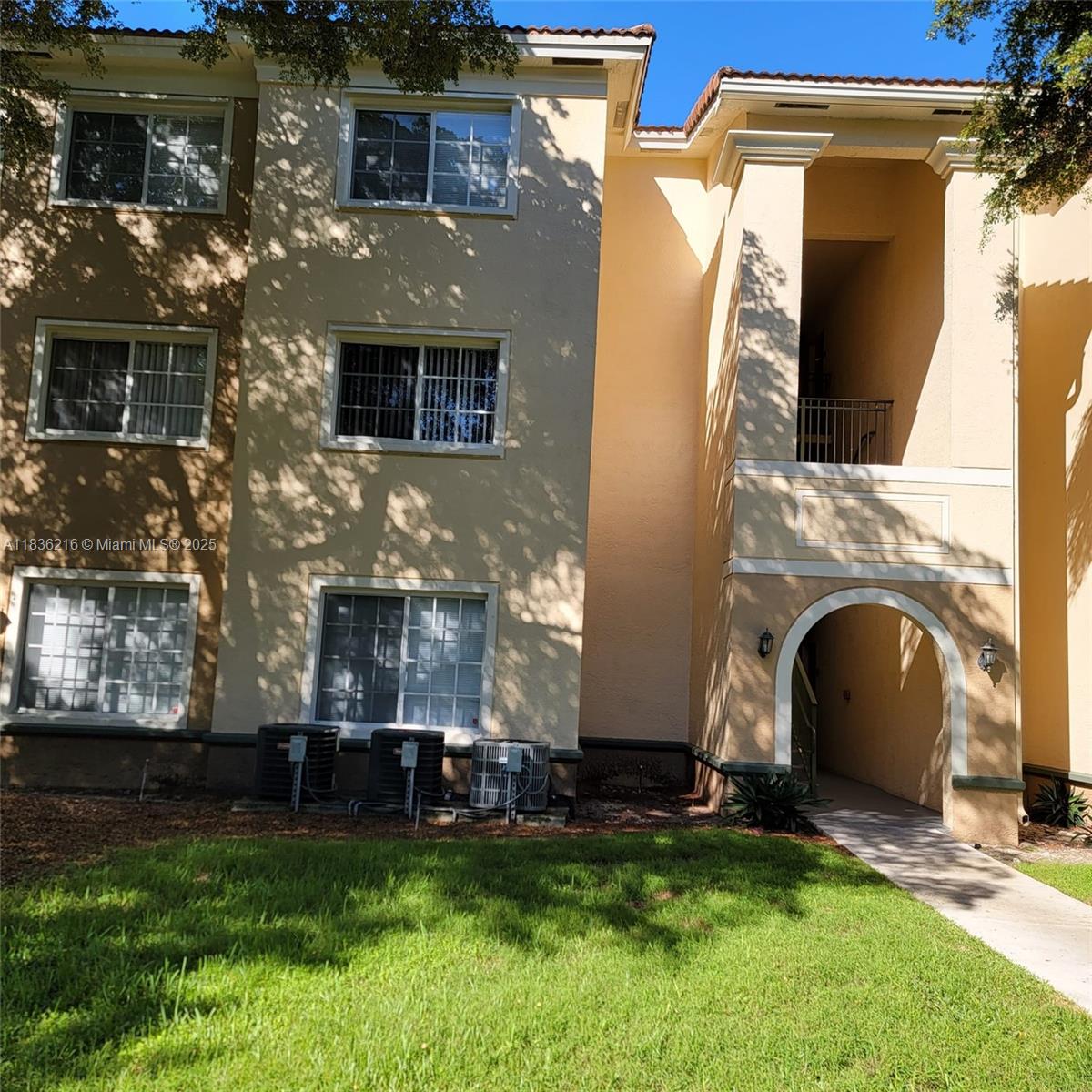 2564 Centergate Dr #204, Miramar, Florida image 8