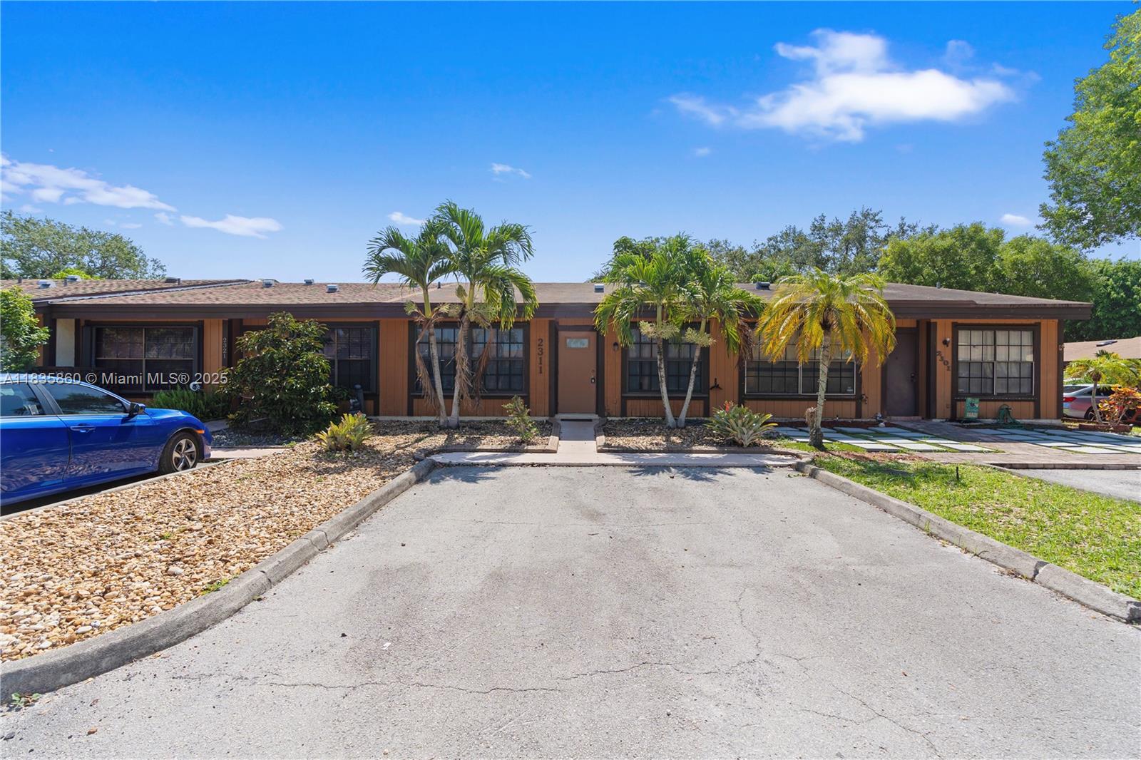 2311 Elm Ct, Pembroke Pines, Florida image 1