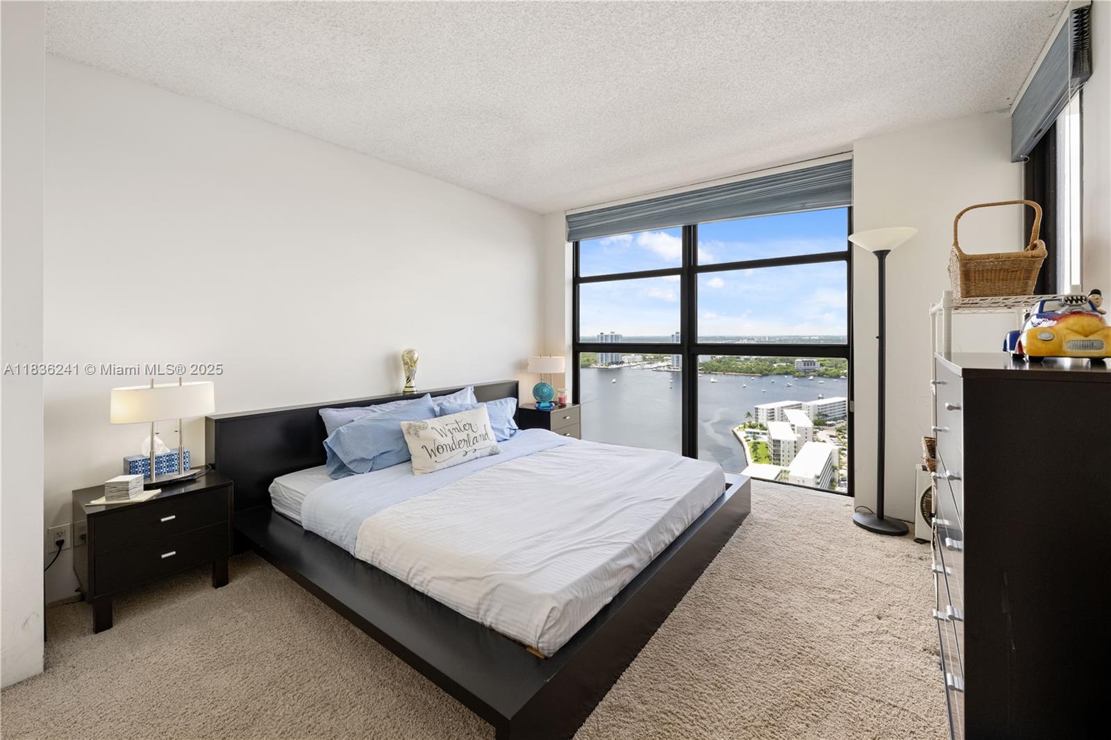 1000 W Island Blvd #2909, Aventura, Florida image 14