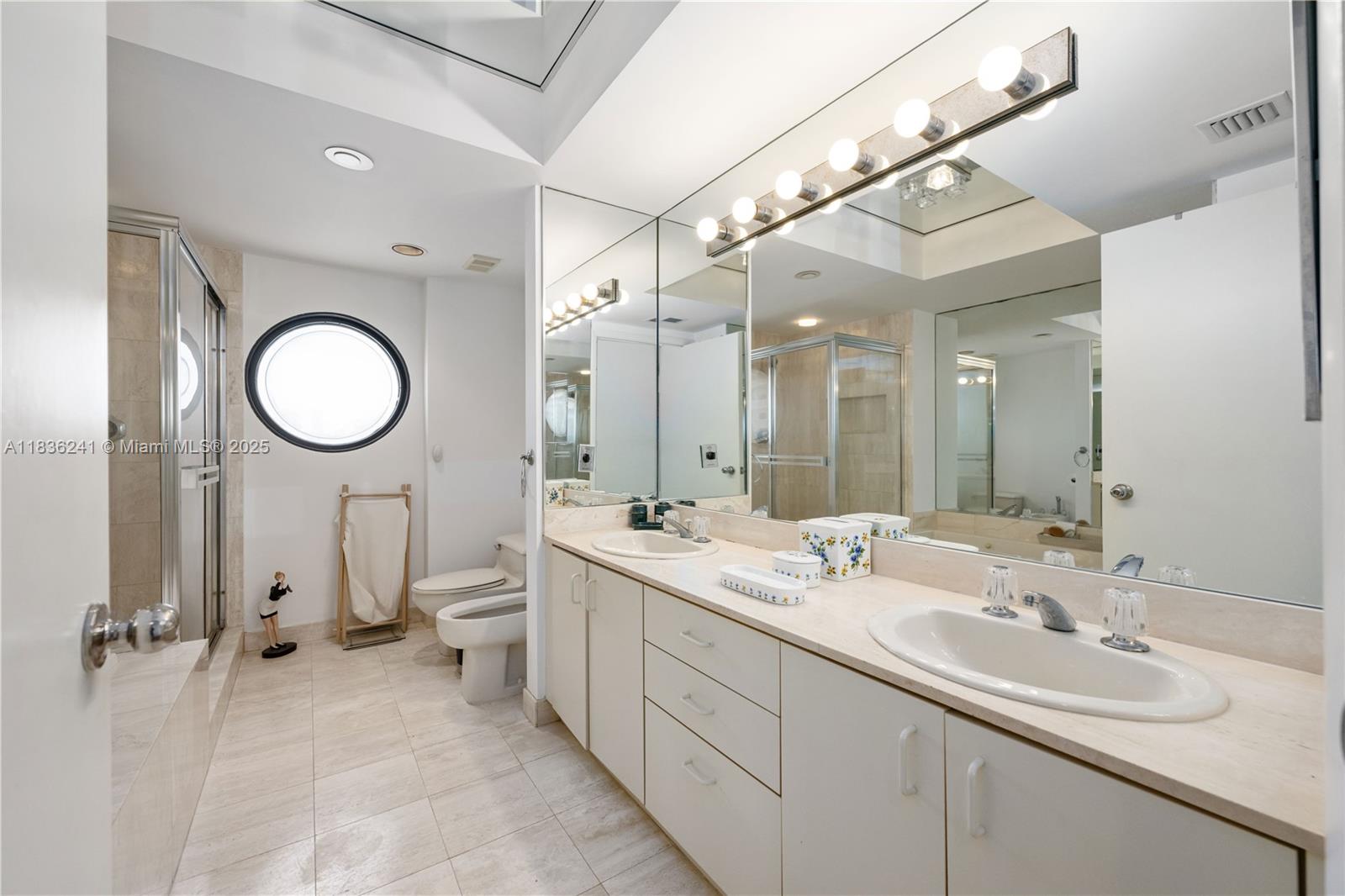 1000 W Island Blvd #2909, Aventura, Florida image 18