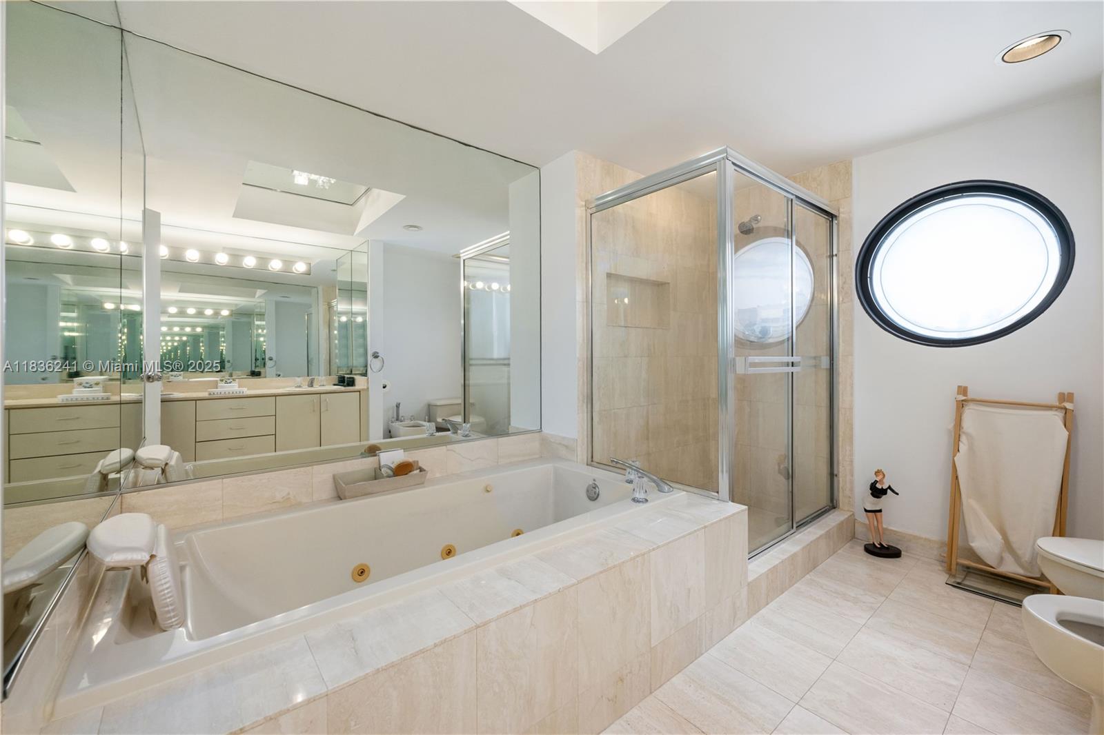 1000 W Island Blvd #2909, Aventura, Florida image 19
