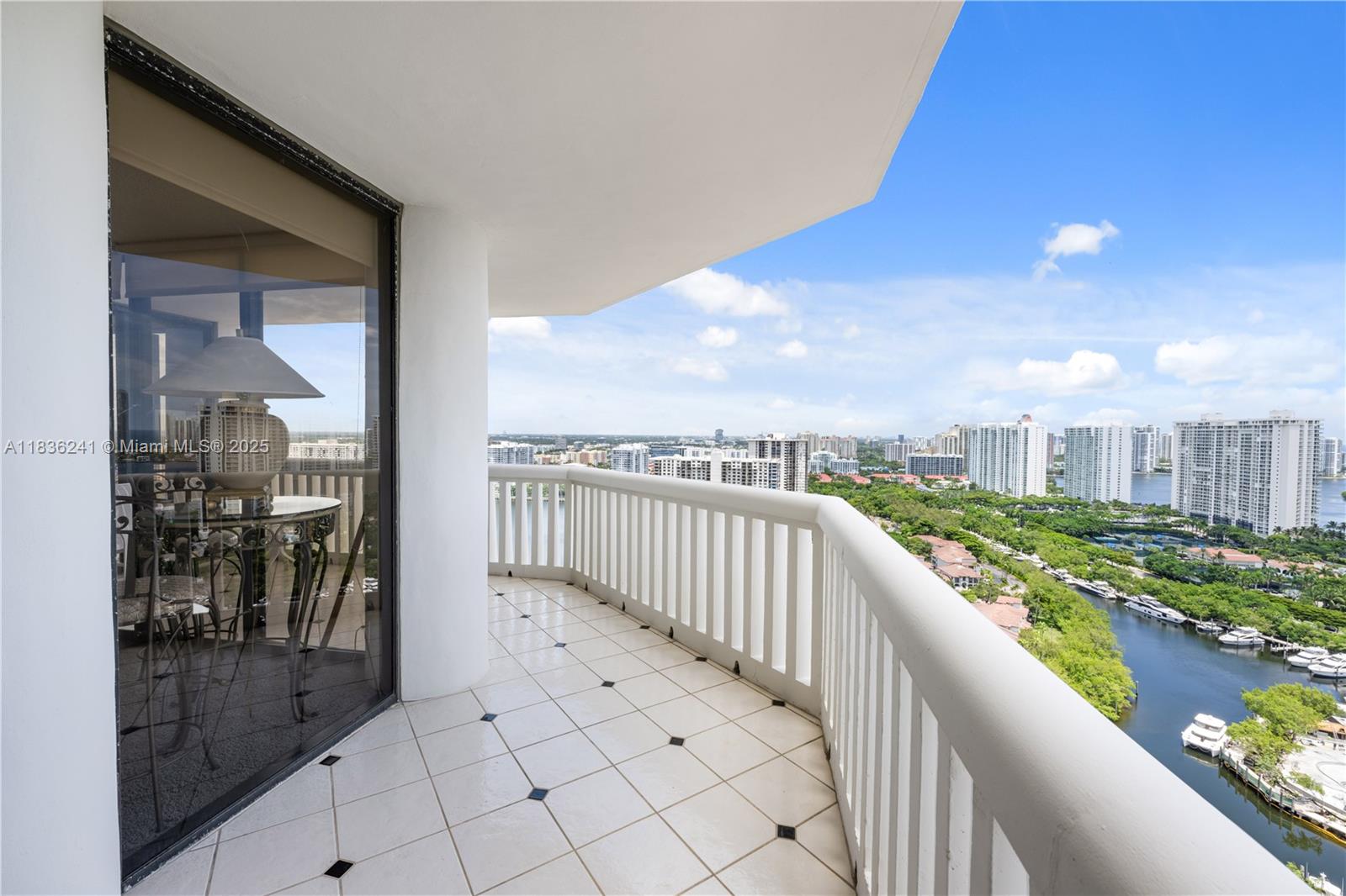 1000 W Island Blvd #2909, Aventura, Florida image 23