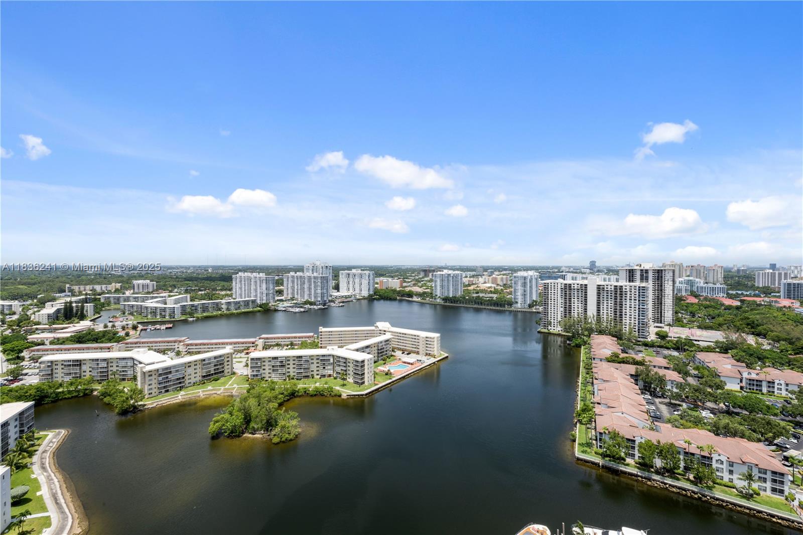 1000 W Island Blvd #2909, Aventura, Florida image 29