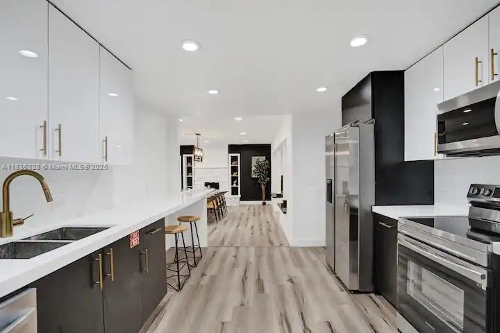 2100 SW 28th Way, Fort Lauderdale, Florida image 4