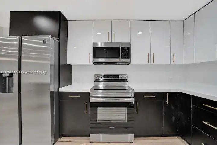 2100 SW 28th Way, Fort Lauderdale, Florida image 9