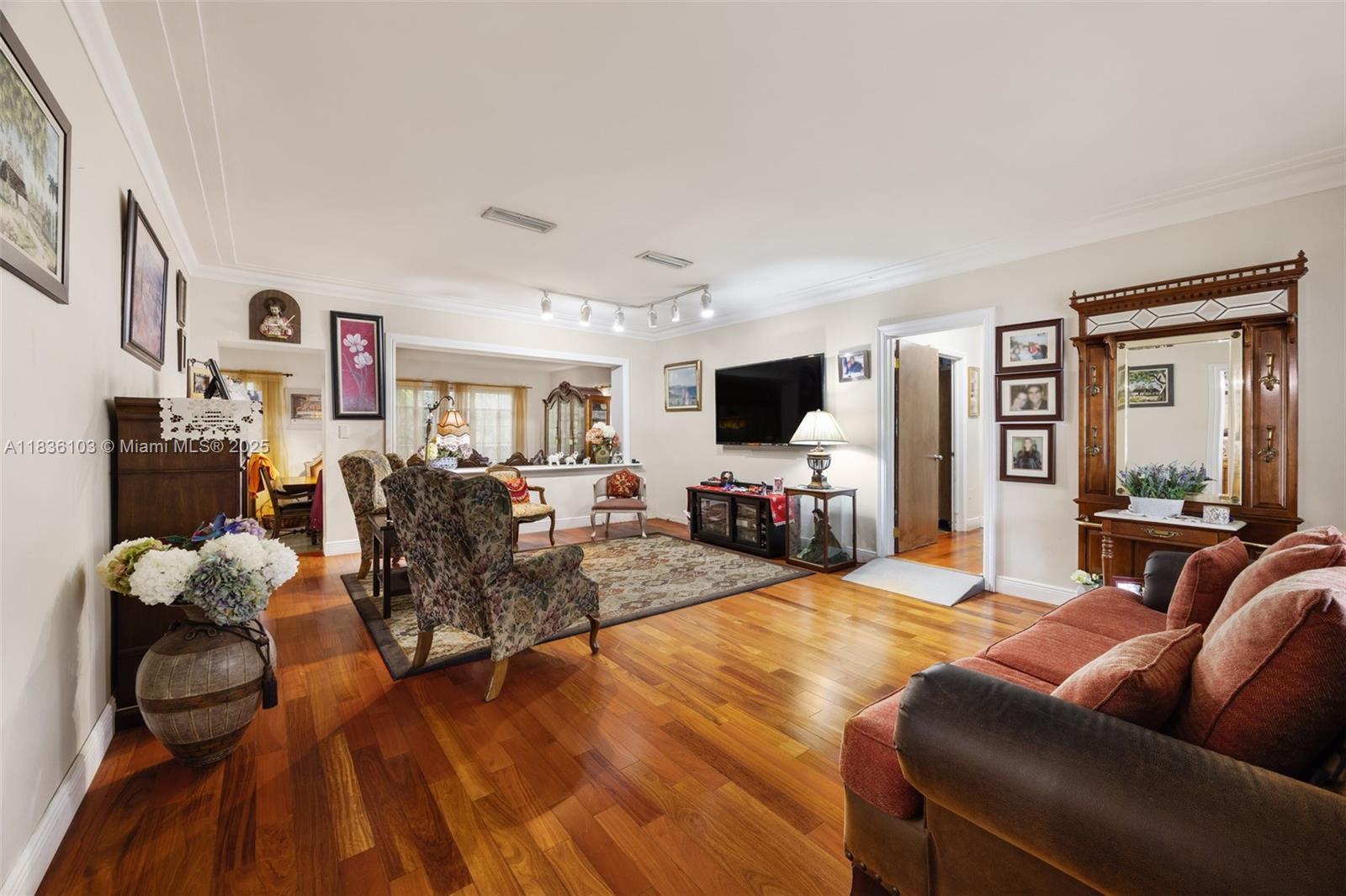 811 SW 25th Rd, Miami, Florida image 7