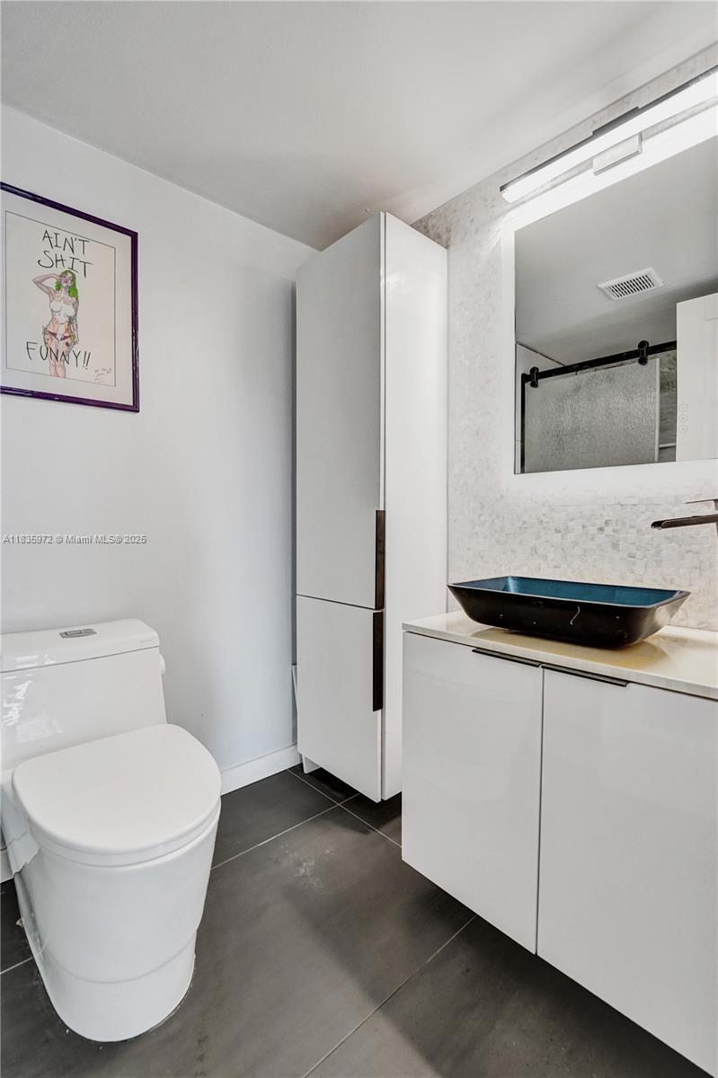 430 Golden Isles Dr #201, Hallandale Beach, Florida image 34