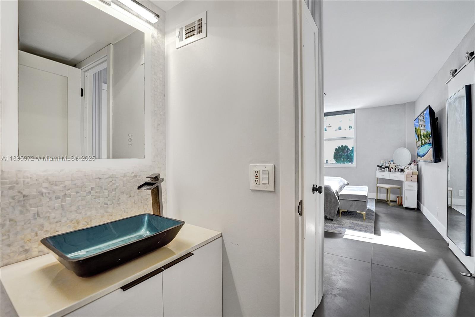 430 Golden Isles Dr #201, Hallandale Beach, Florida image 35