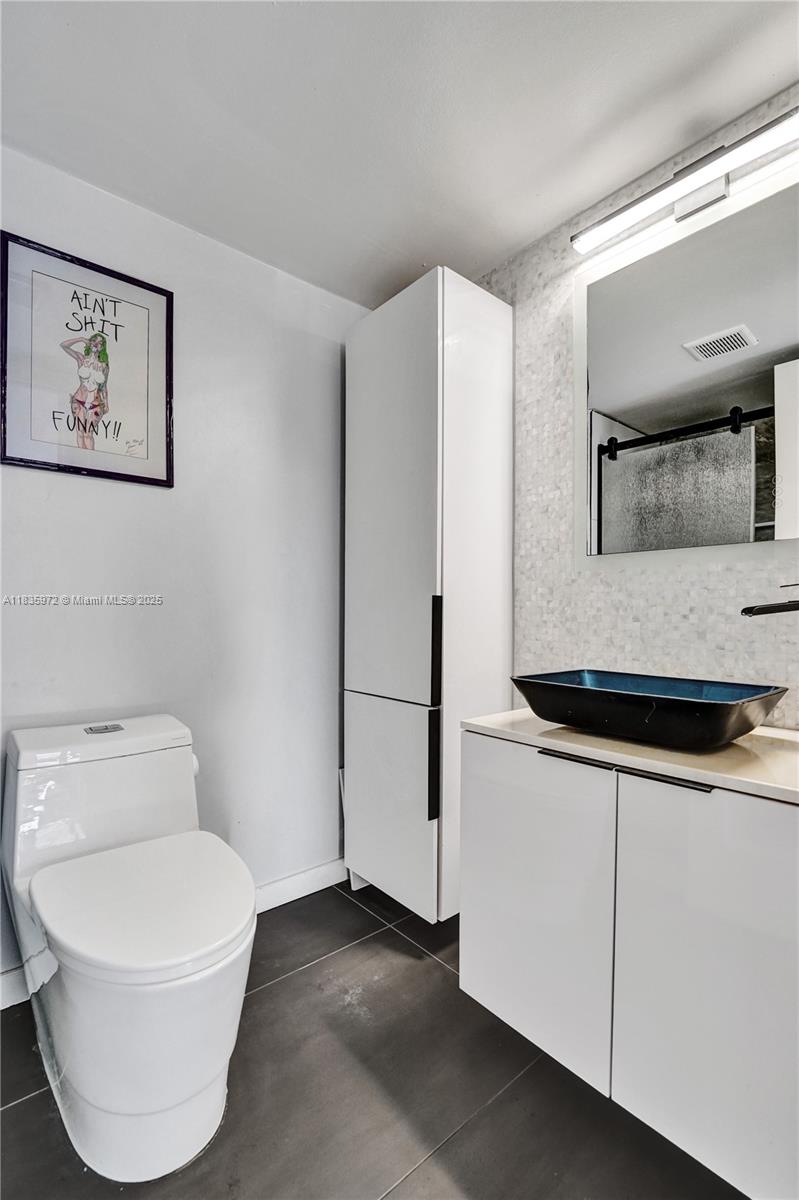 430 Golden Isles Dr #201, Hallandale Beach, Florida image 37