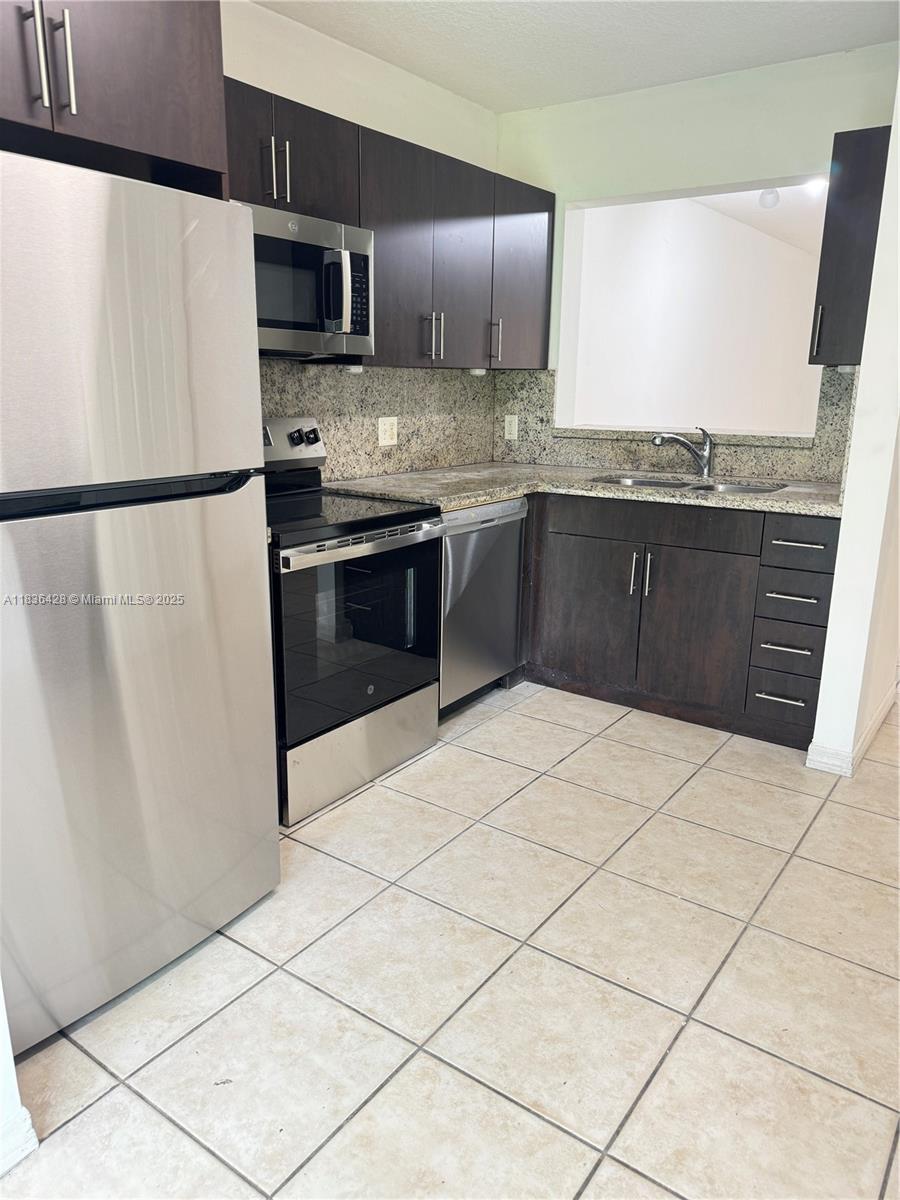 7900 NW 6th St #102, Pembroke Pines, Florida image 7