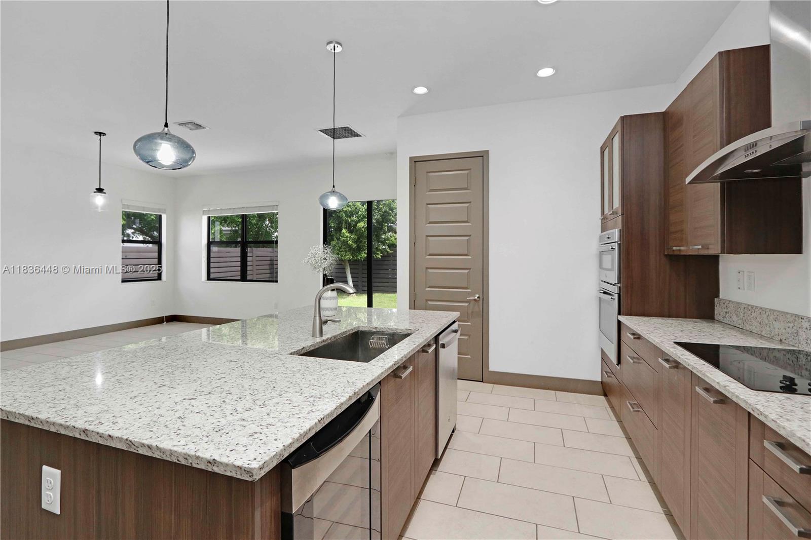 15957 SW 136th Way, Miami, Florida image 2