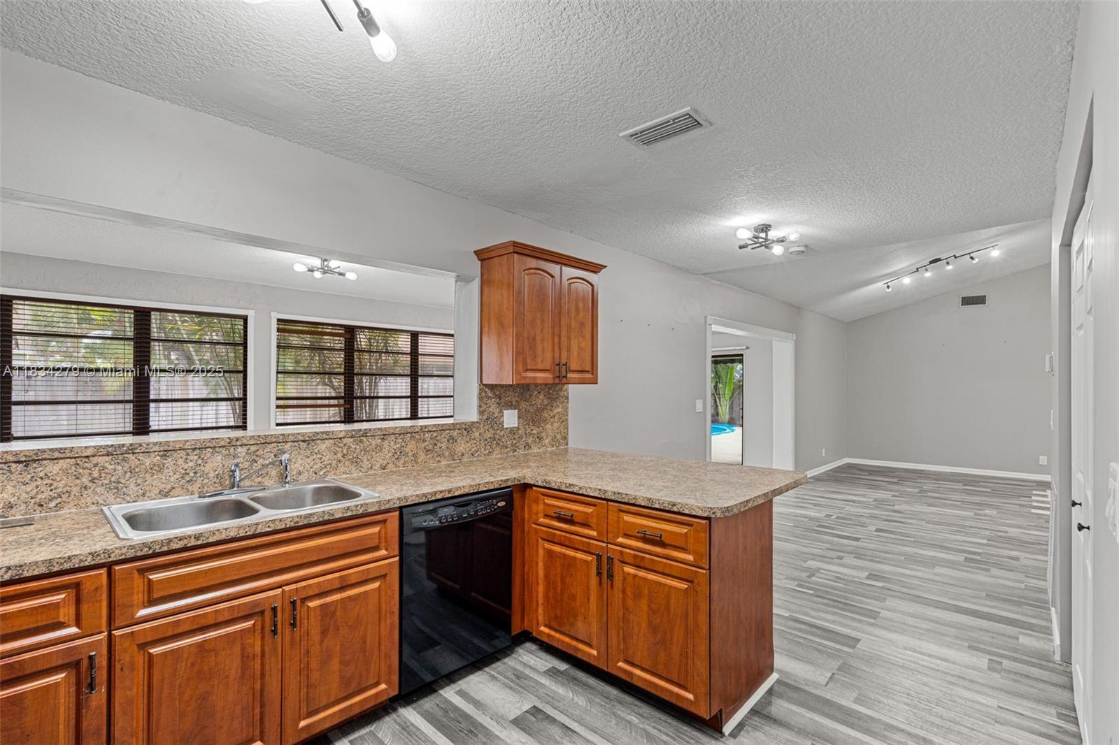 10203 SW 49th Pl, Cooper City, Florida image 14