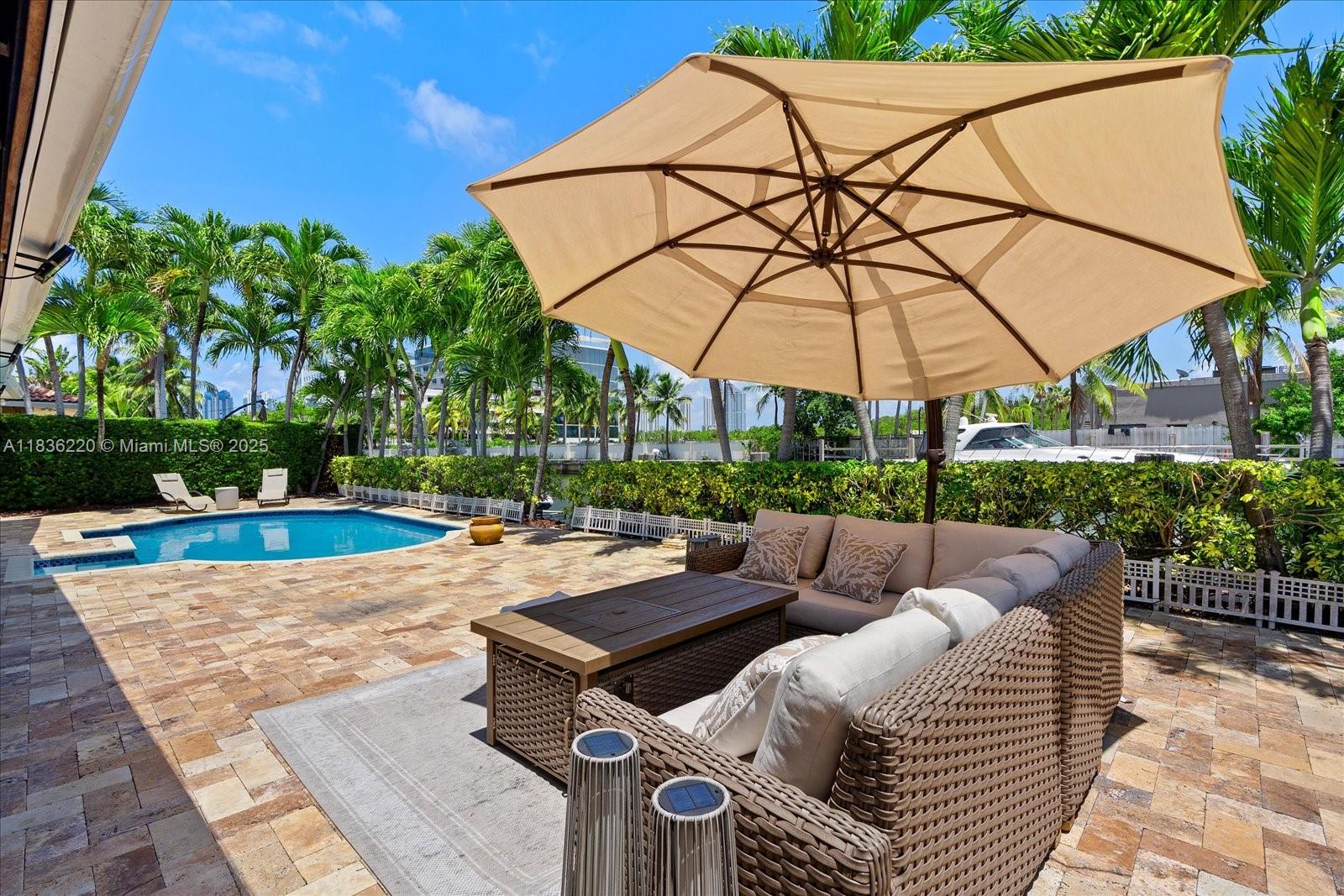 3220 NE 164th St, North Miami Beach, Florida image 14