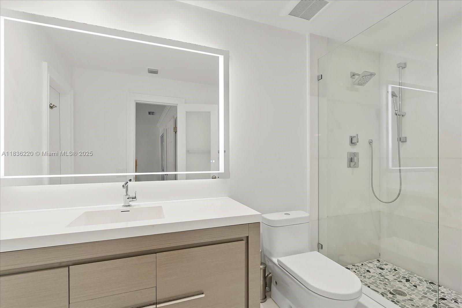 3220 NE 164th St, North Miami Beach, Florida image 9