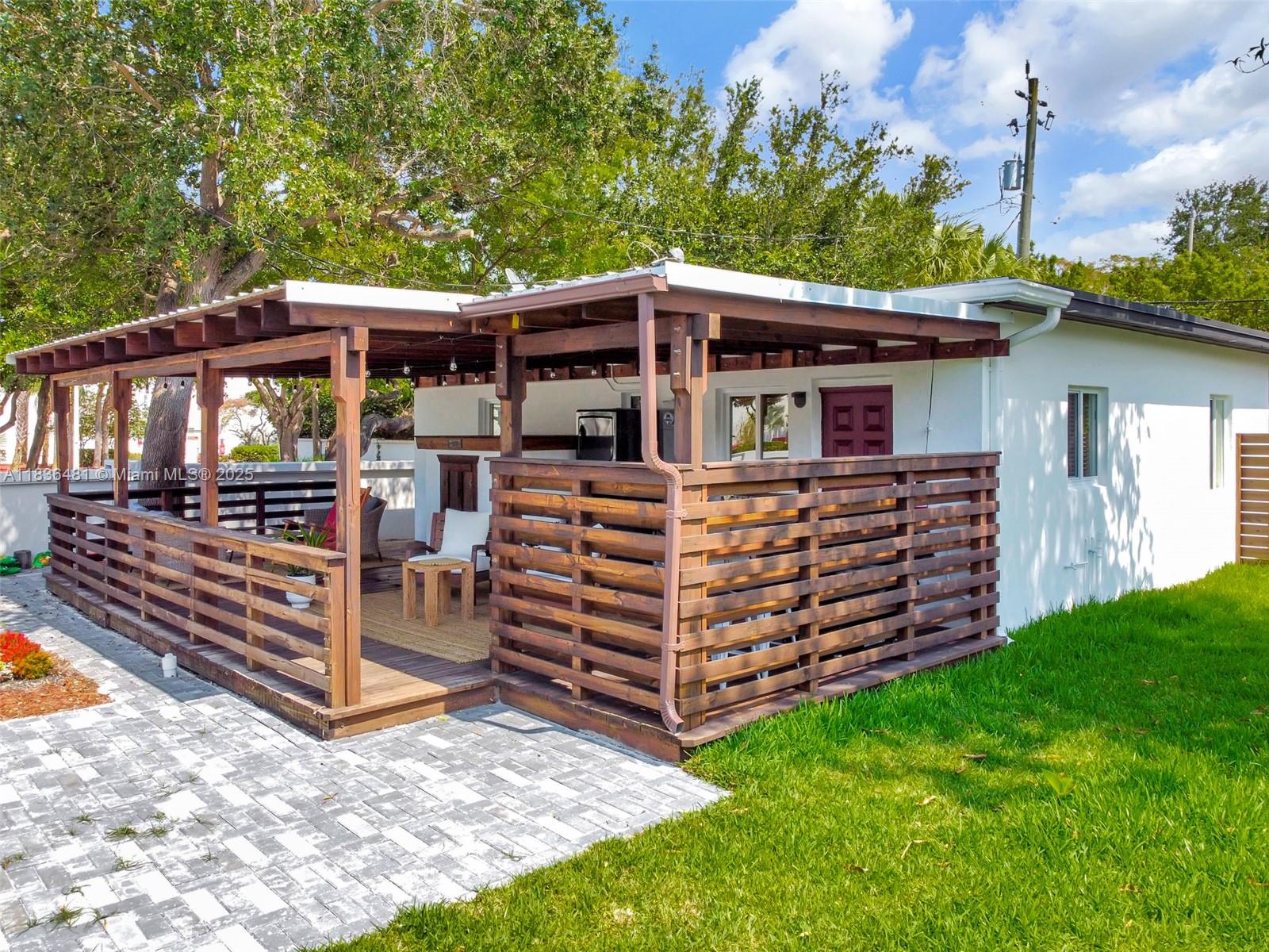 2055 NE 140th St, North Miami Beach, Florida image 12