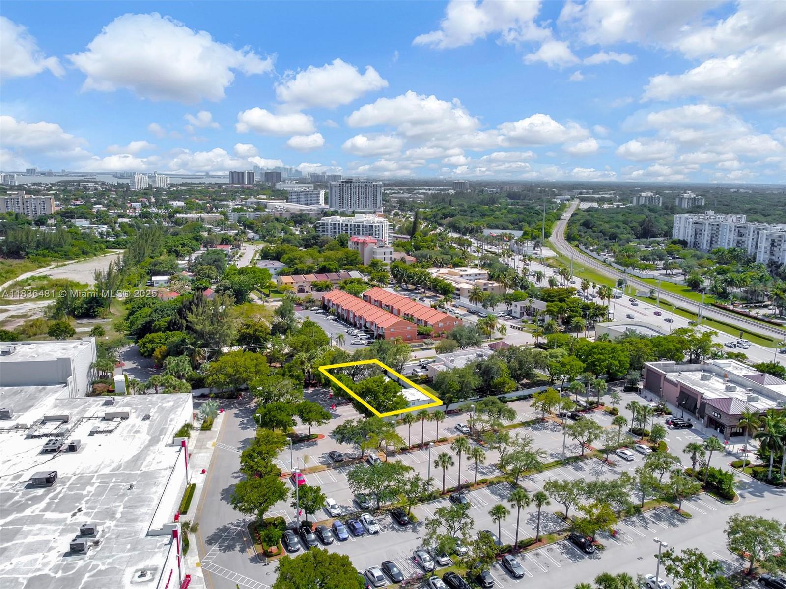 2055 NE 140th St, North Miami Beach, Florida image 15