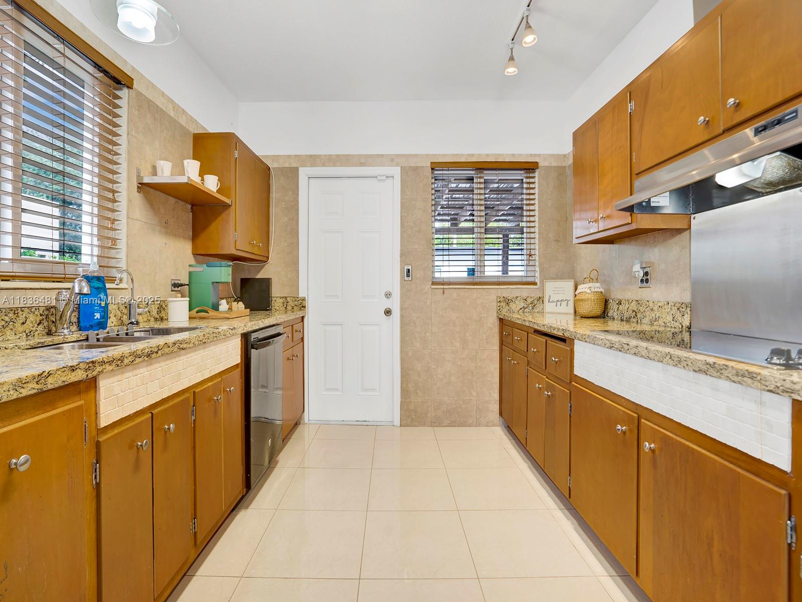 2055 NE 140th St, North Miami Beach, Florida image 26