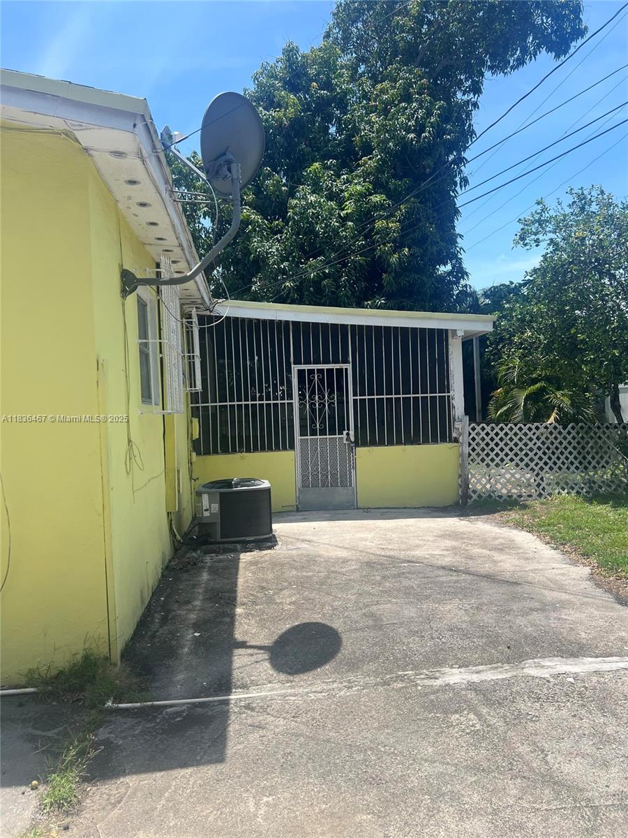 1825 NW 112th St, Miami, Florida image 4