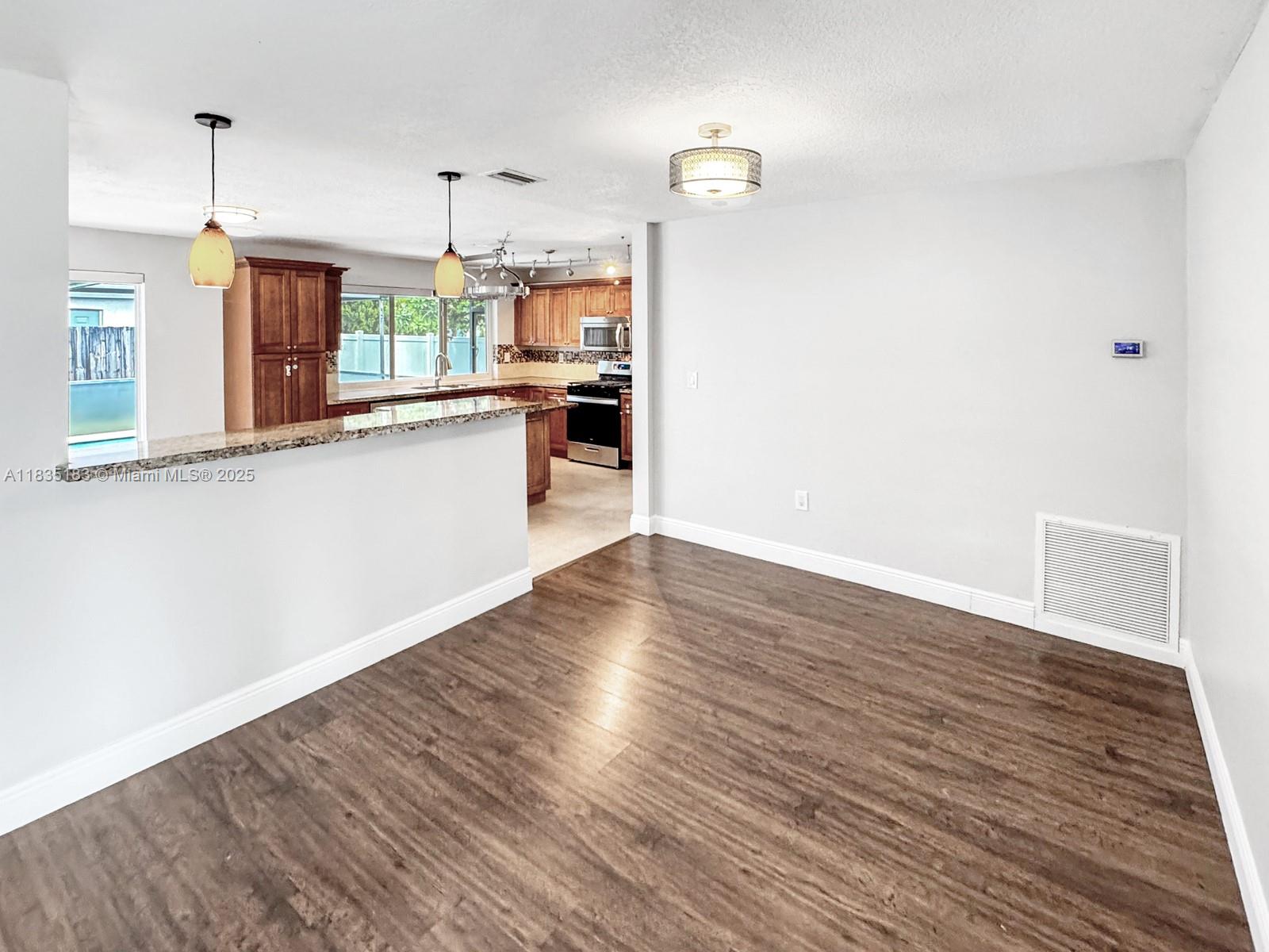 2040 NW 86th Ave, Sunrise, Florida image 11